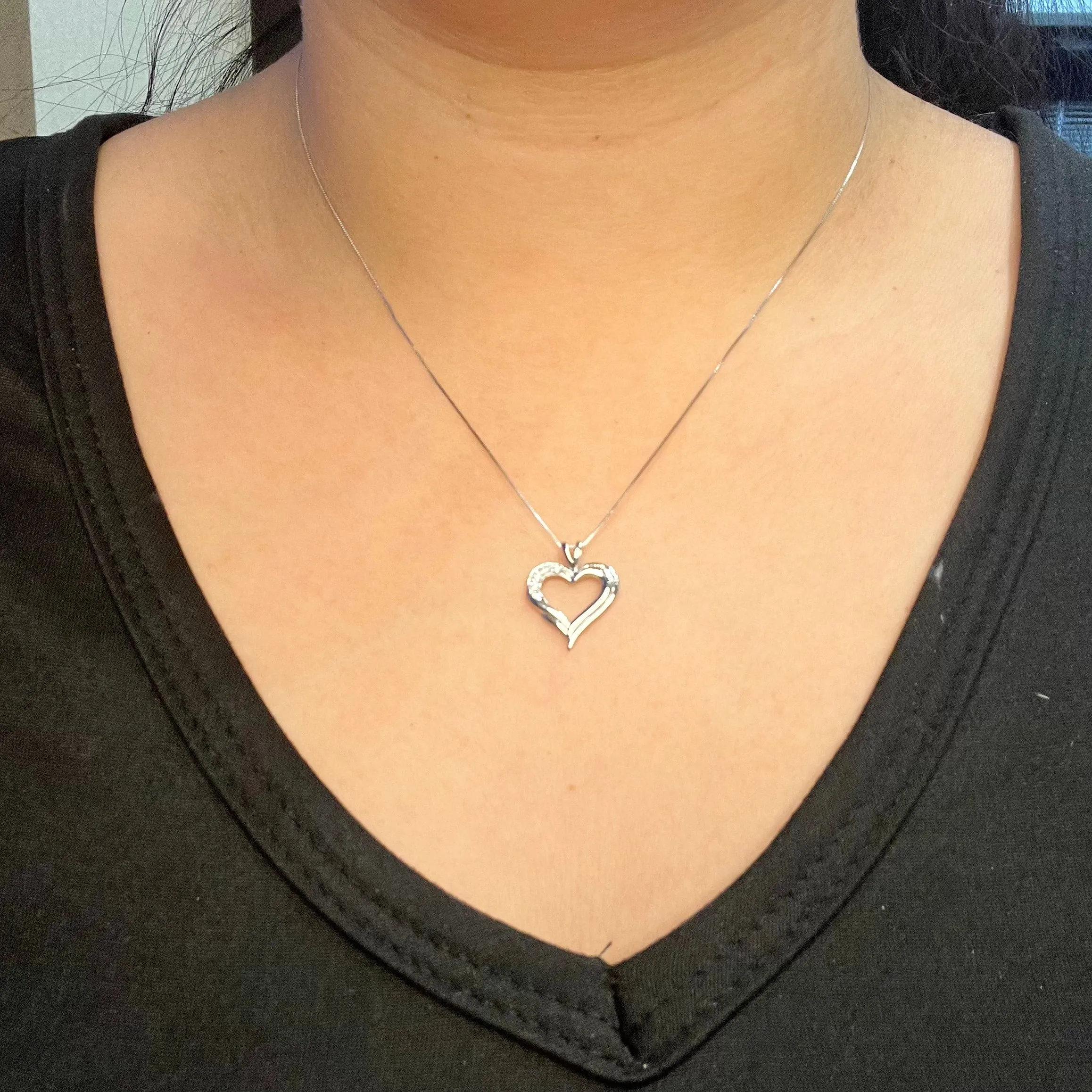 10K White Gold (0.04ct) Diamond Heart Pendant