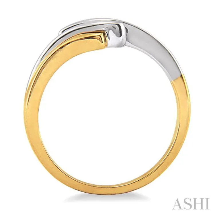 1/10 ctw Three Stone Round Cut Diamond Band in 14K Yellow Gold