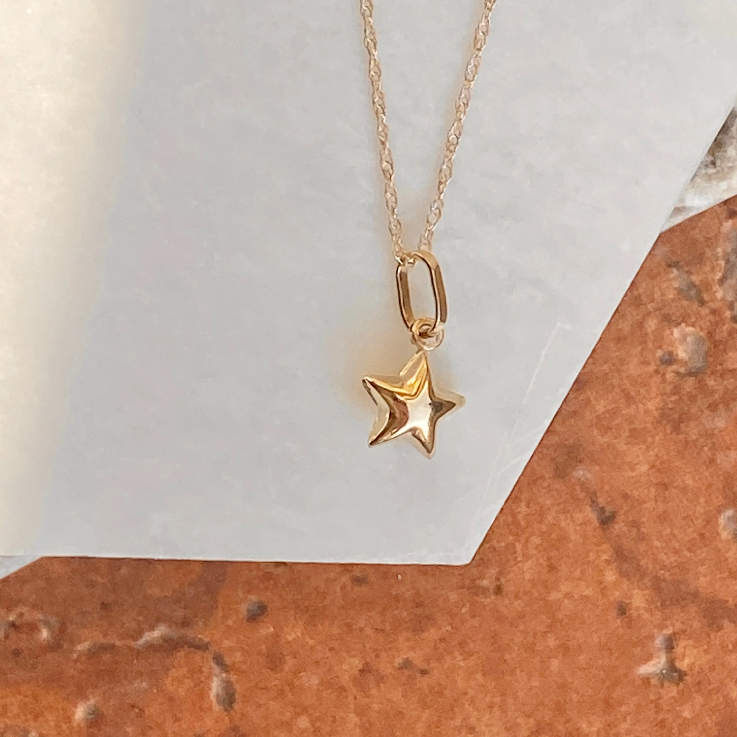 14KT Yellow Gold Puffed Star Pendant Chain Necklace
