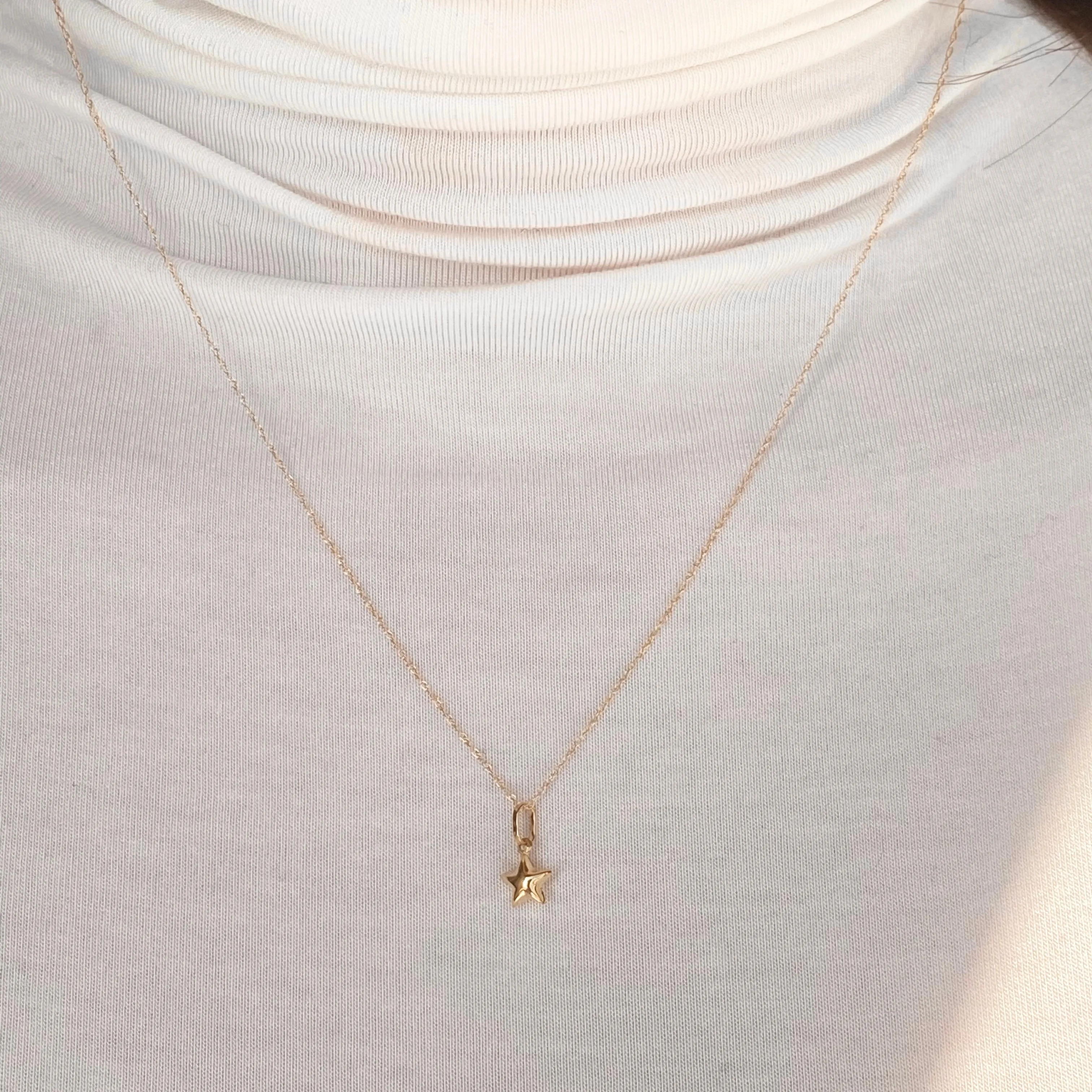 14KT Yellow Gold Puffed Star Pendant Chain Necklace