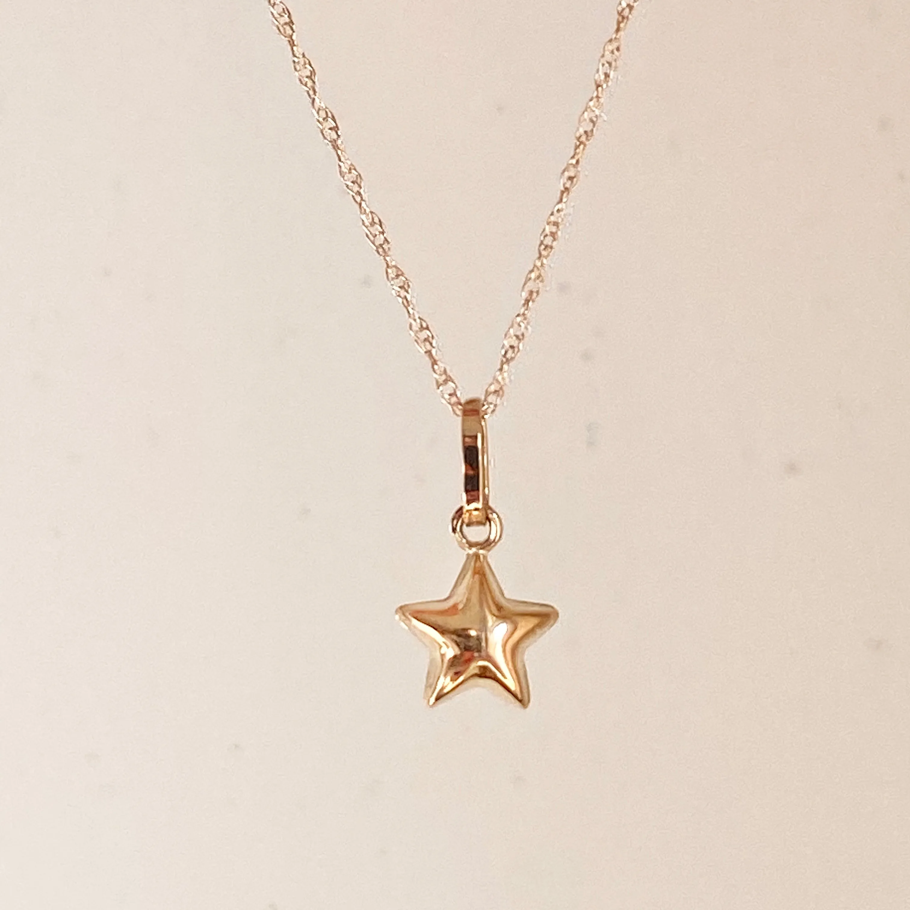 14KT Yellow Gold Puffed Star Pendant Chain Necklace