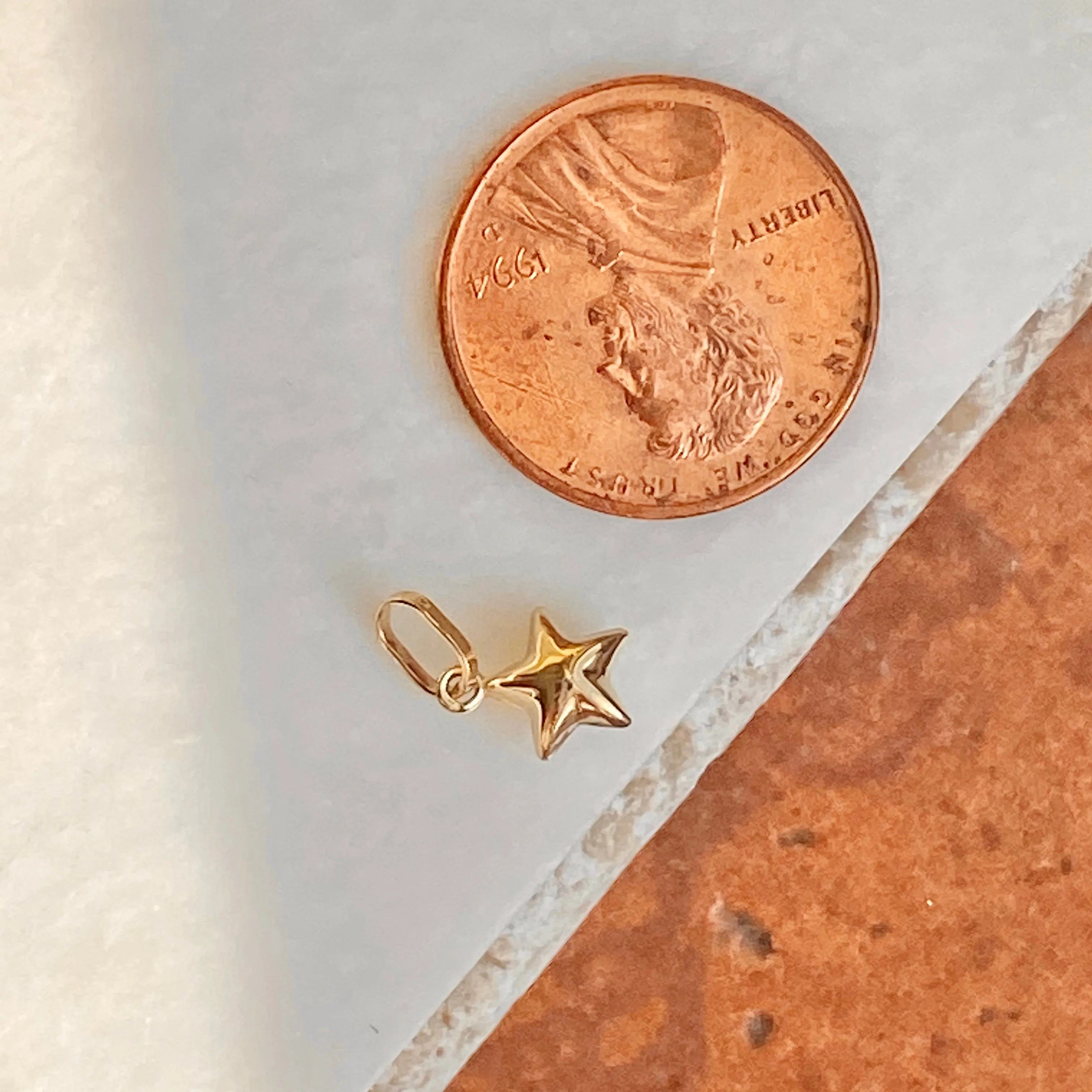 14KT Yellow Gold Puffed Star Pendant Chain Necklace