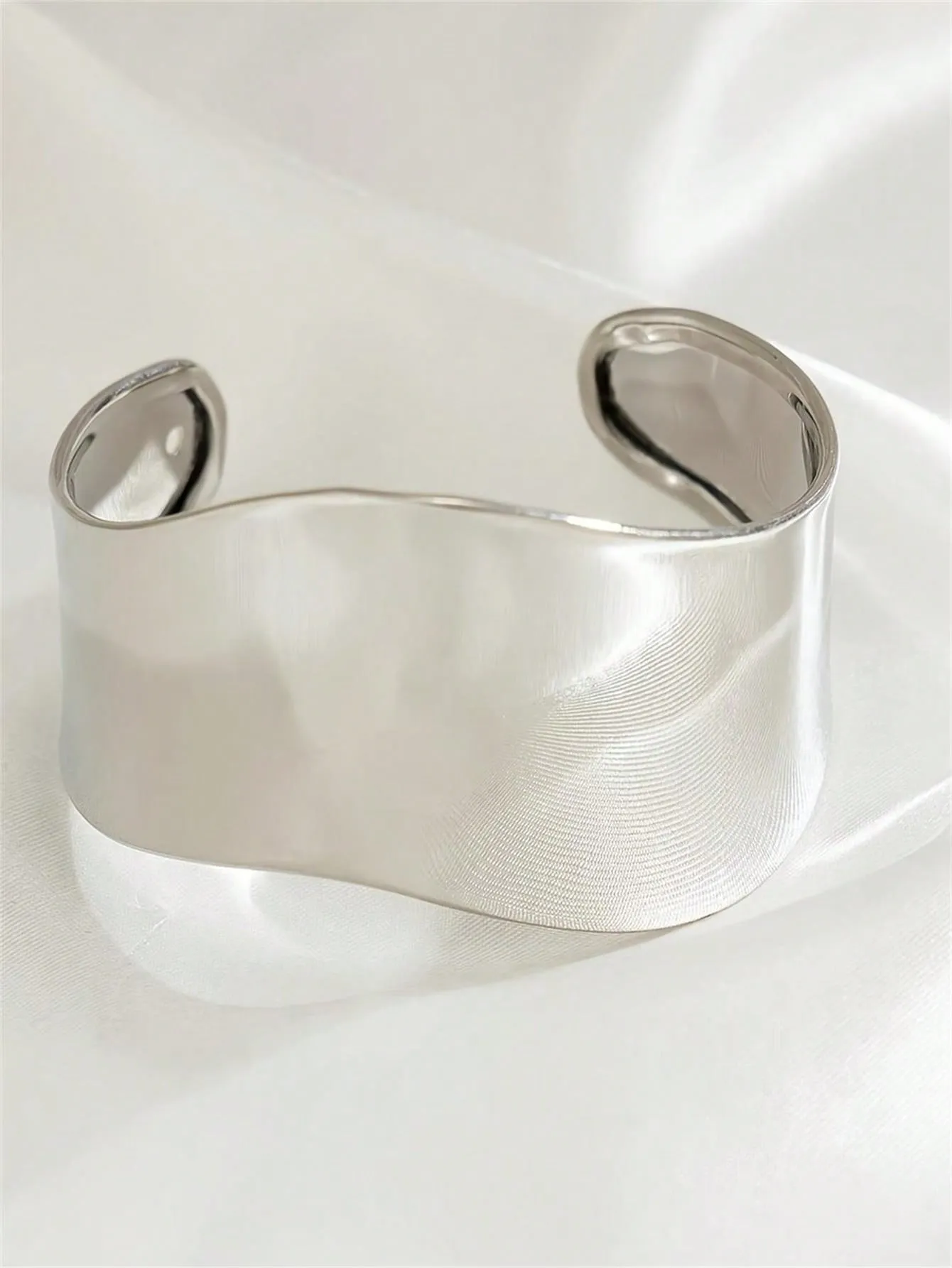 1pc Fashion Minimalist Niche Asymmetrical Wavy Bangle