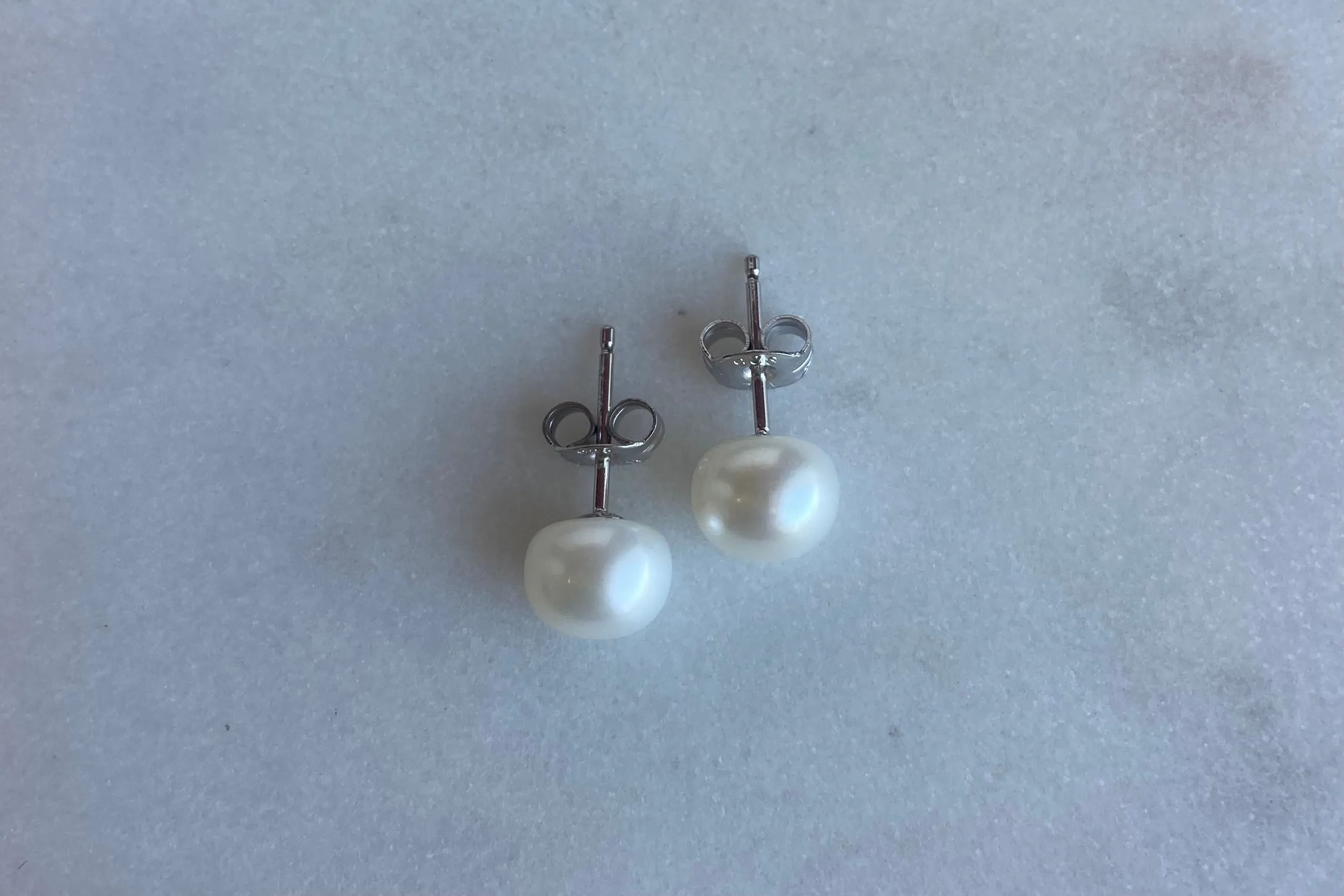 7.5mm Colored pearl earrings