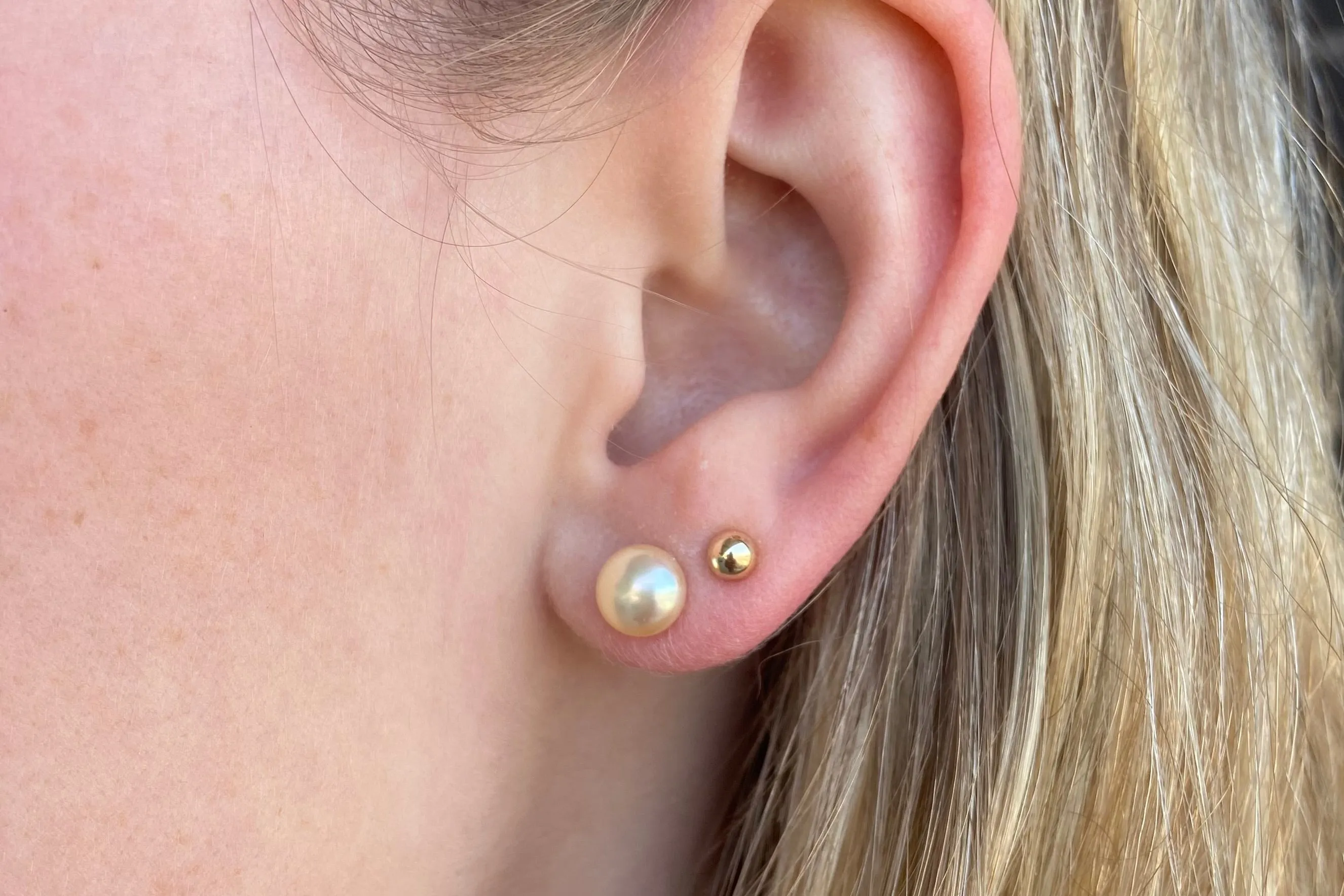 7.5mm Colored pearl earrings
