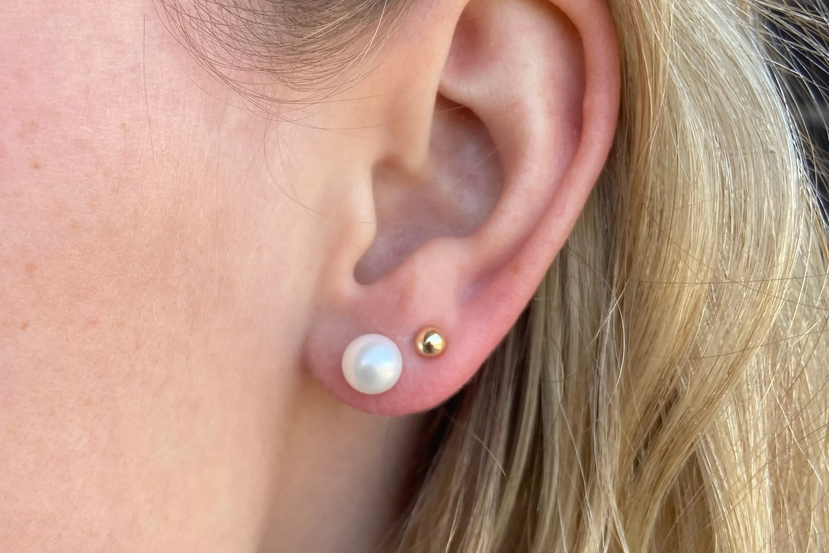 7.5mm Colored pearl earrings