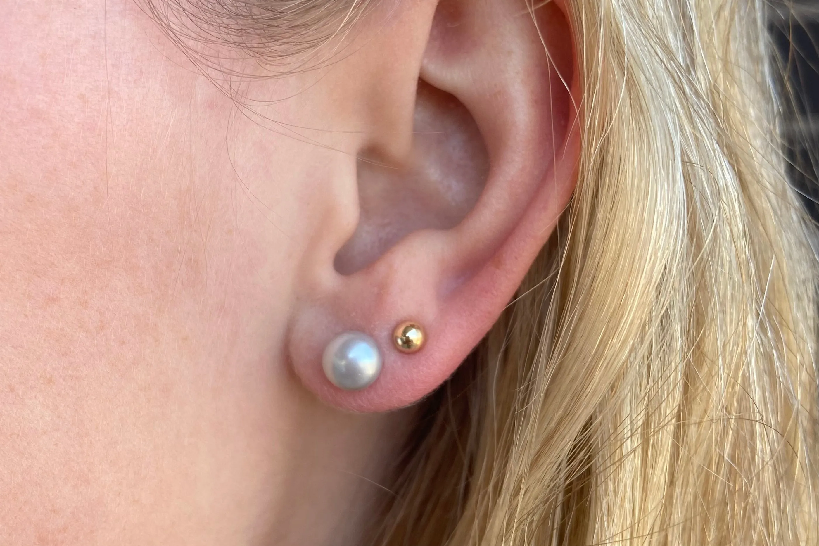 7.5mm Colored pearl earrings