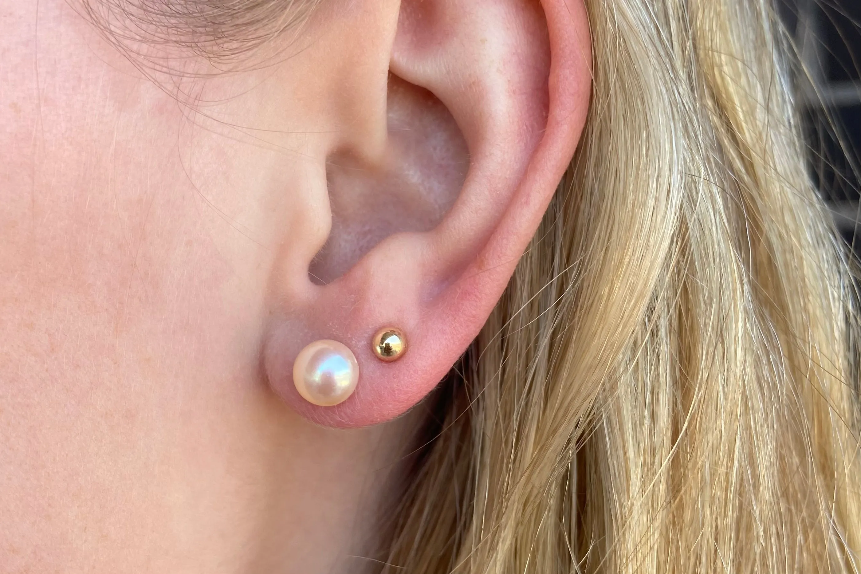 7.5mm Colored pearl earrings