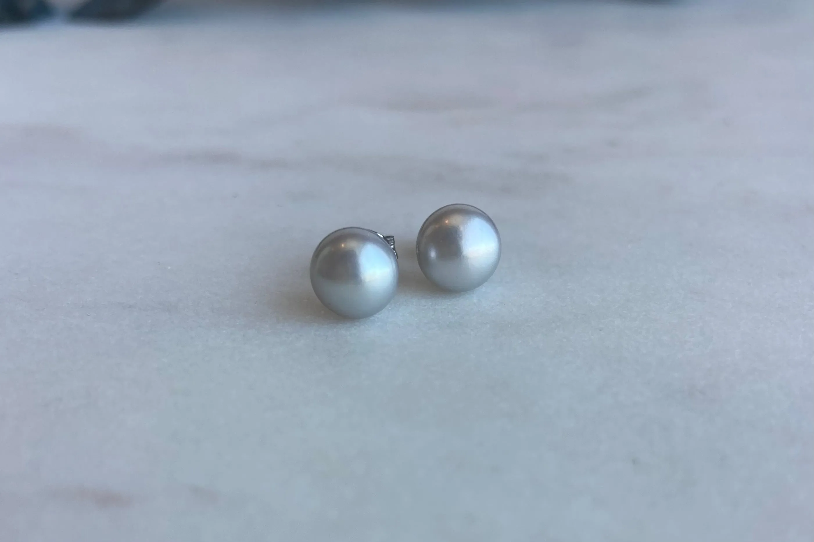 7.5mm Colored pearl earrings