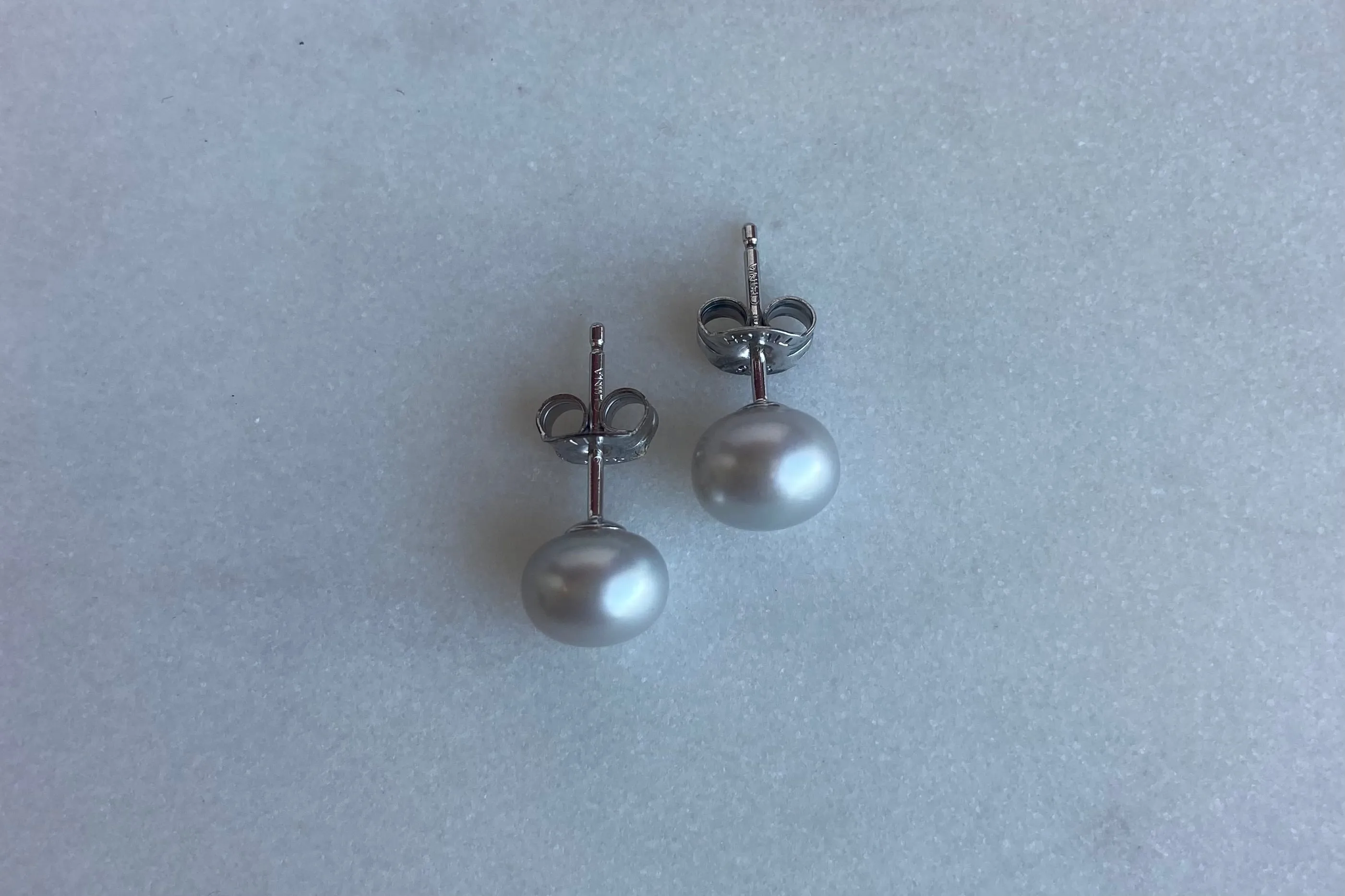 7.5mm Colored pearl earrings
