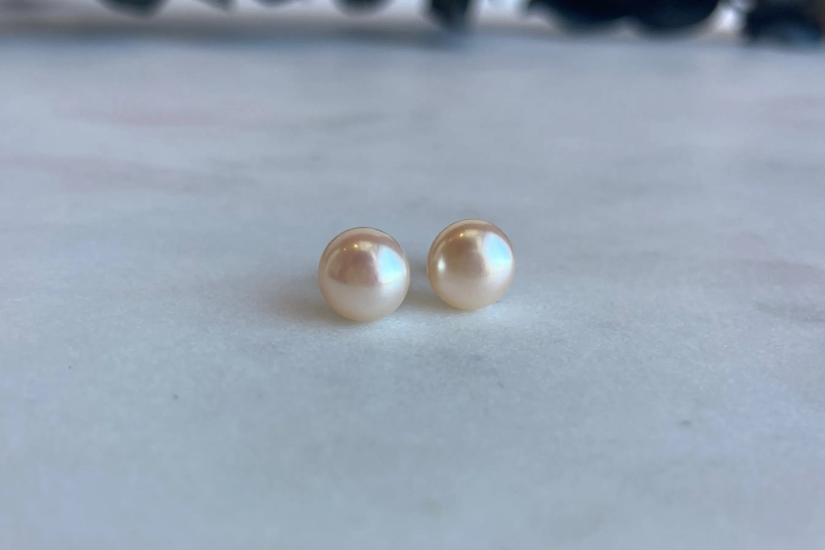 7.5mm Colored pearl earrings