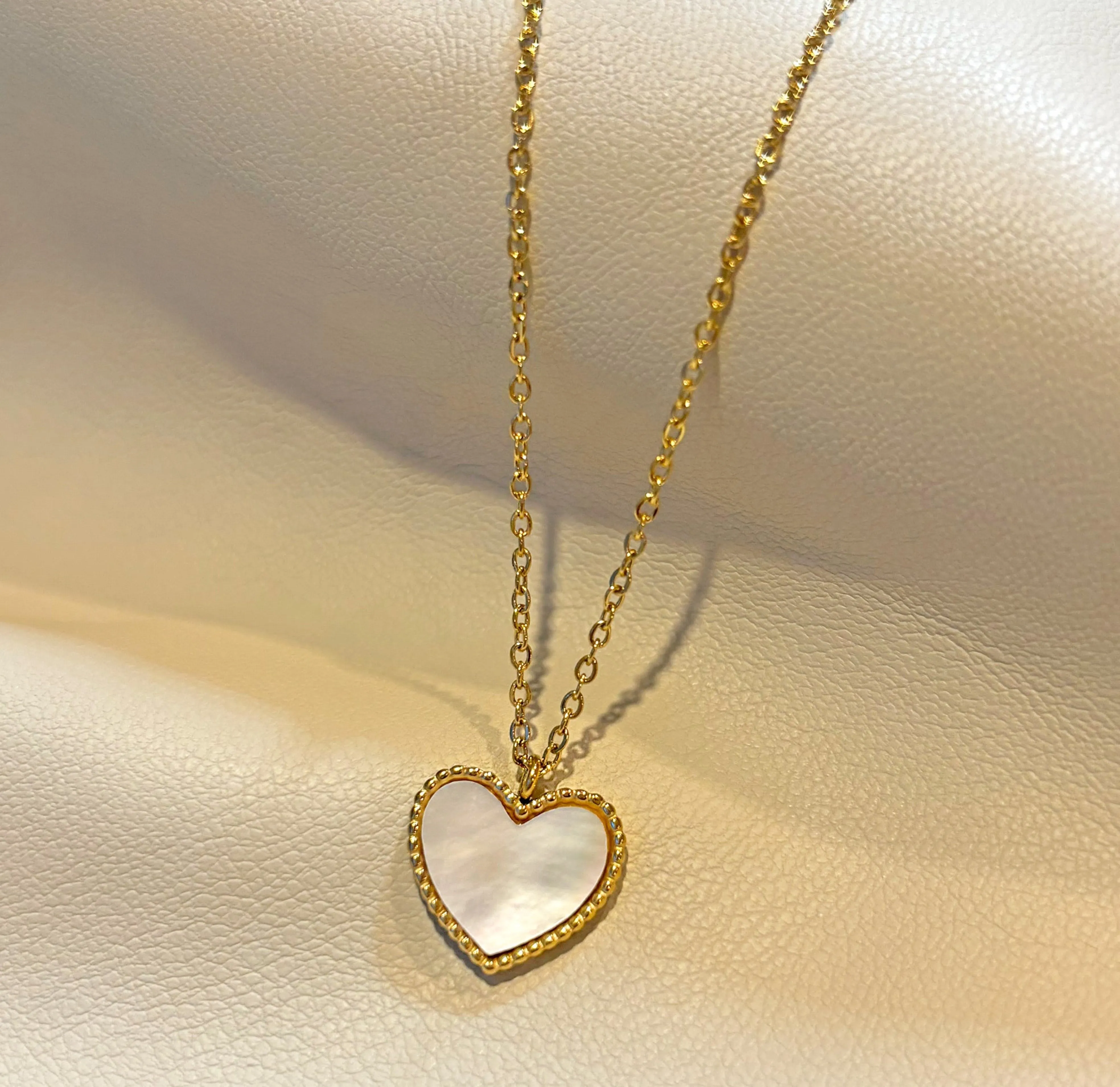 AMIRI HEART PEARL PENDANT NECKLACE