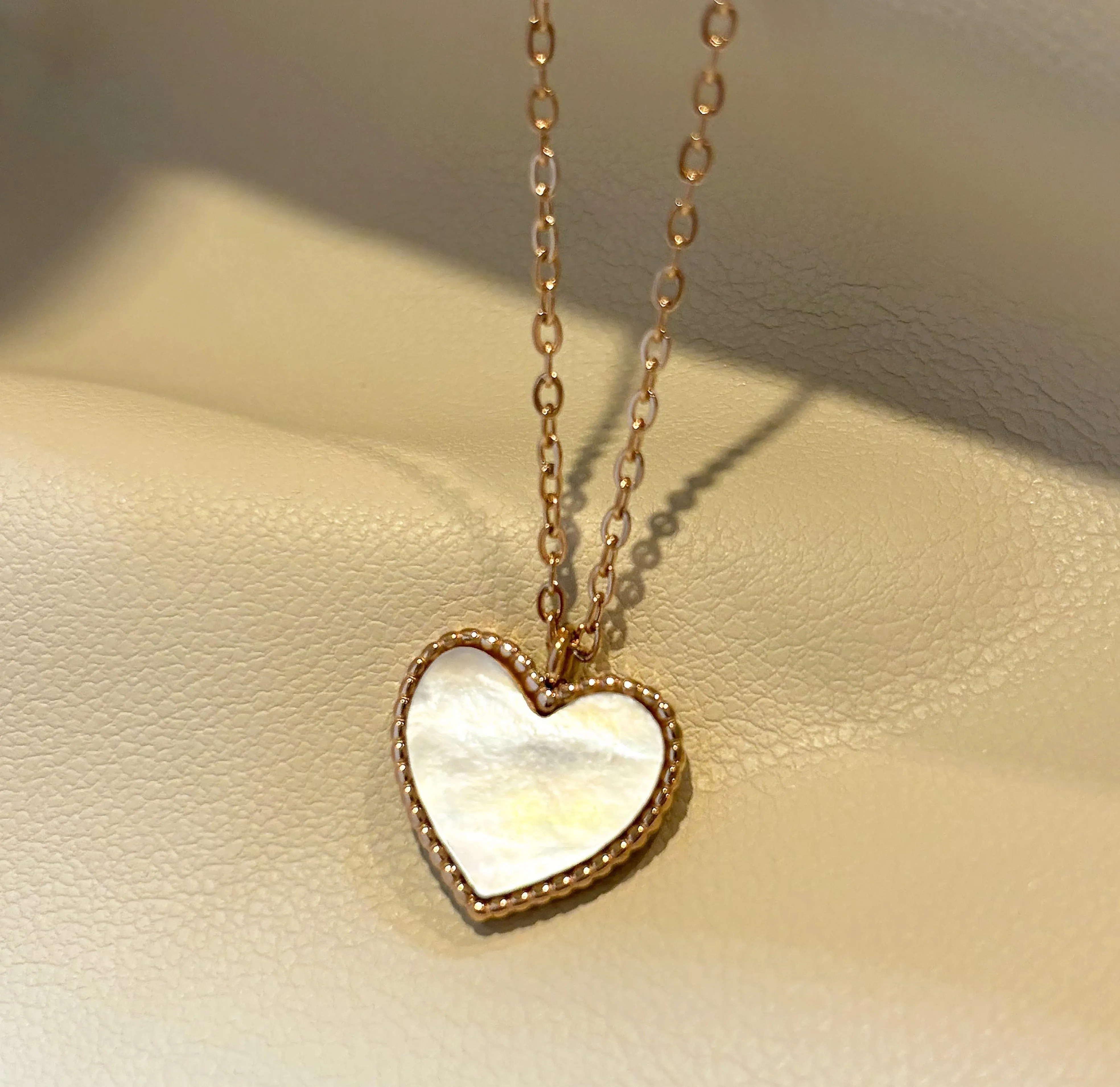 AMIRI HEART PEARL PENDANT NECKLACE