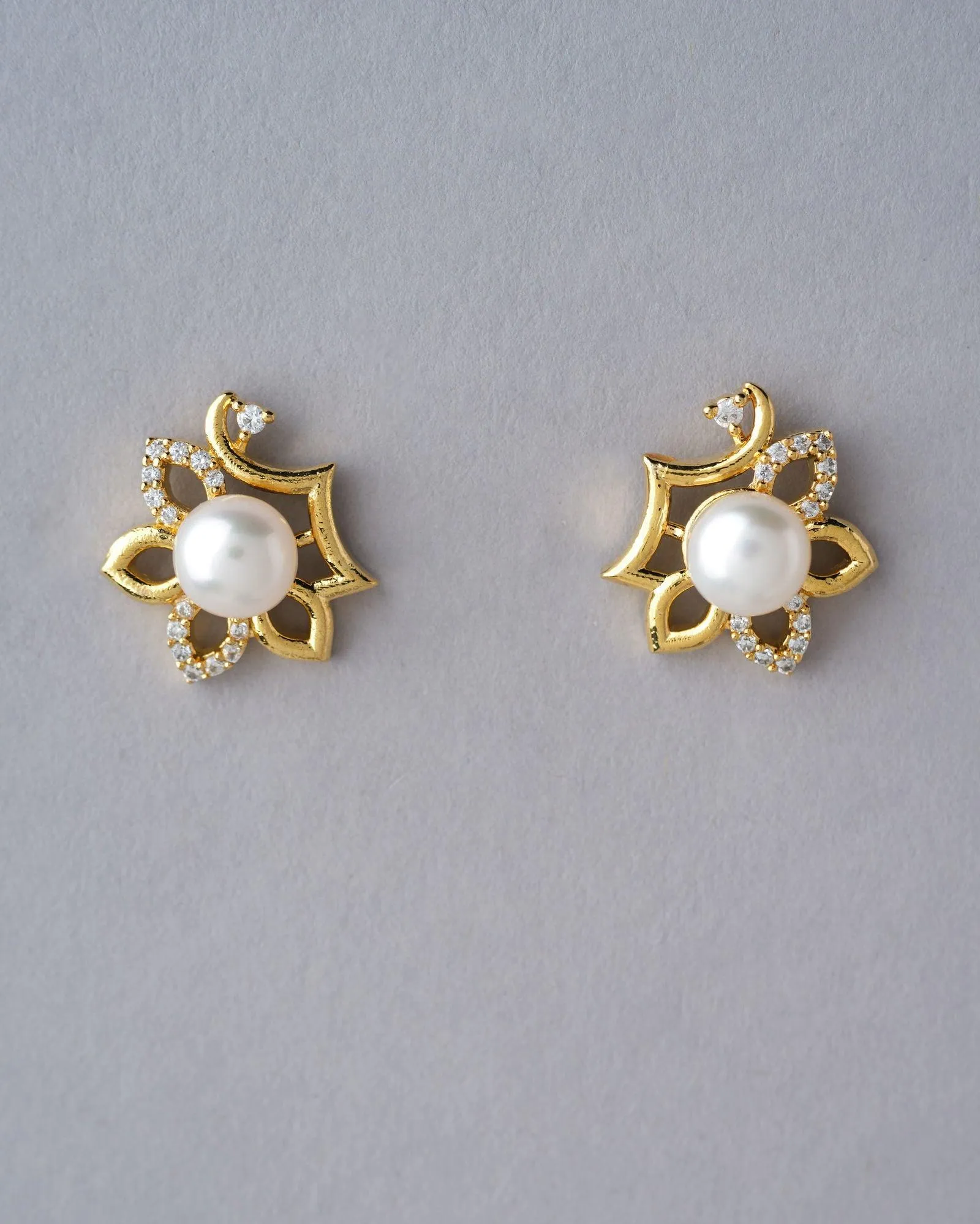 Beautiful Stud Pearl Earring