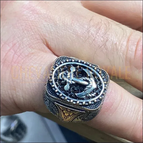 Chevalière homme ancre de marin artisanale orné de broderies