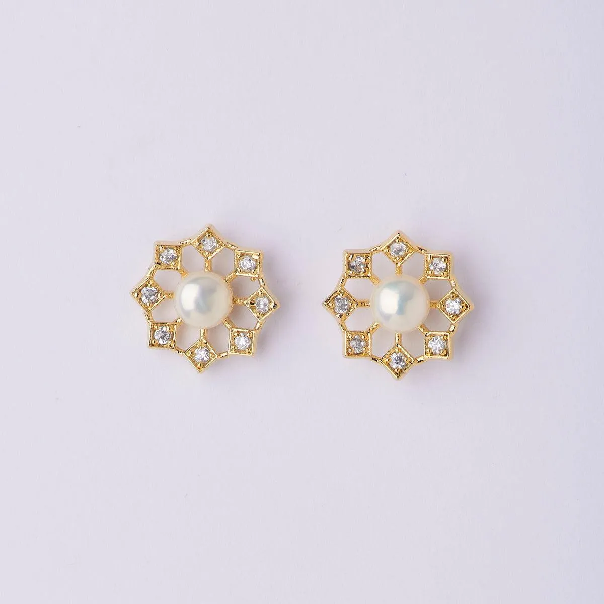 Classic Pearl Stud Earring