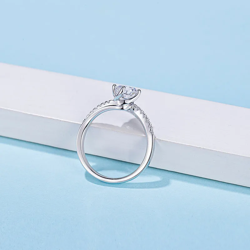 Classic Round Cut Moissanite Diamond Twist Ring
