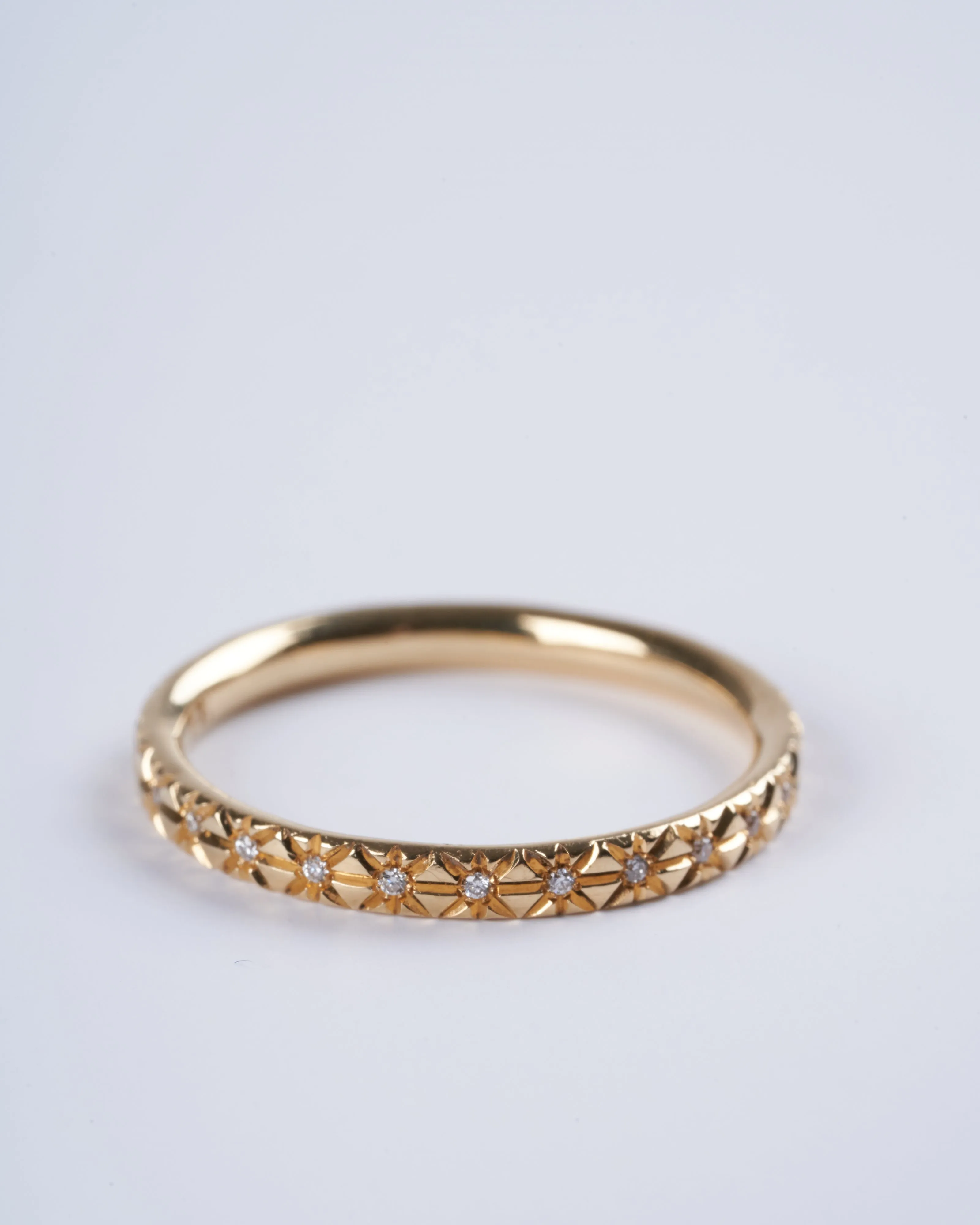 engraved star diamond - gold