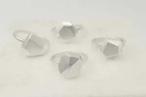 Faceted geometric rings