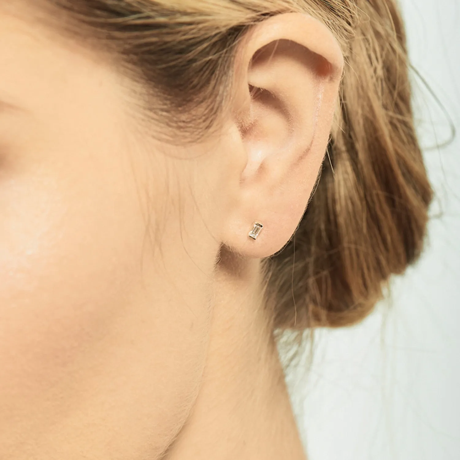Gaia Stud | White Diamond