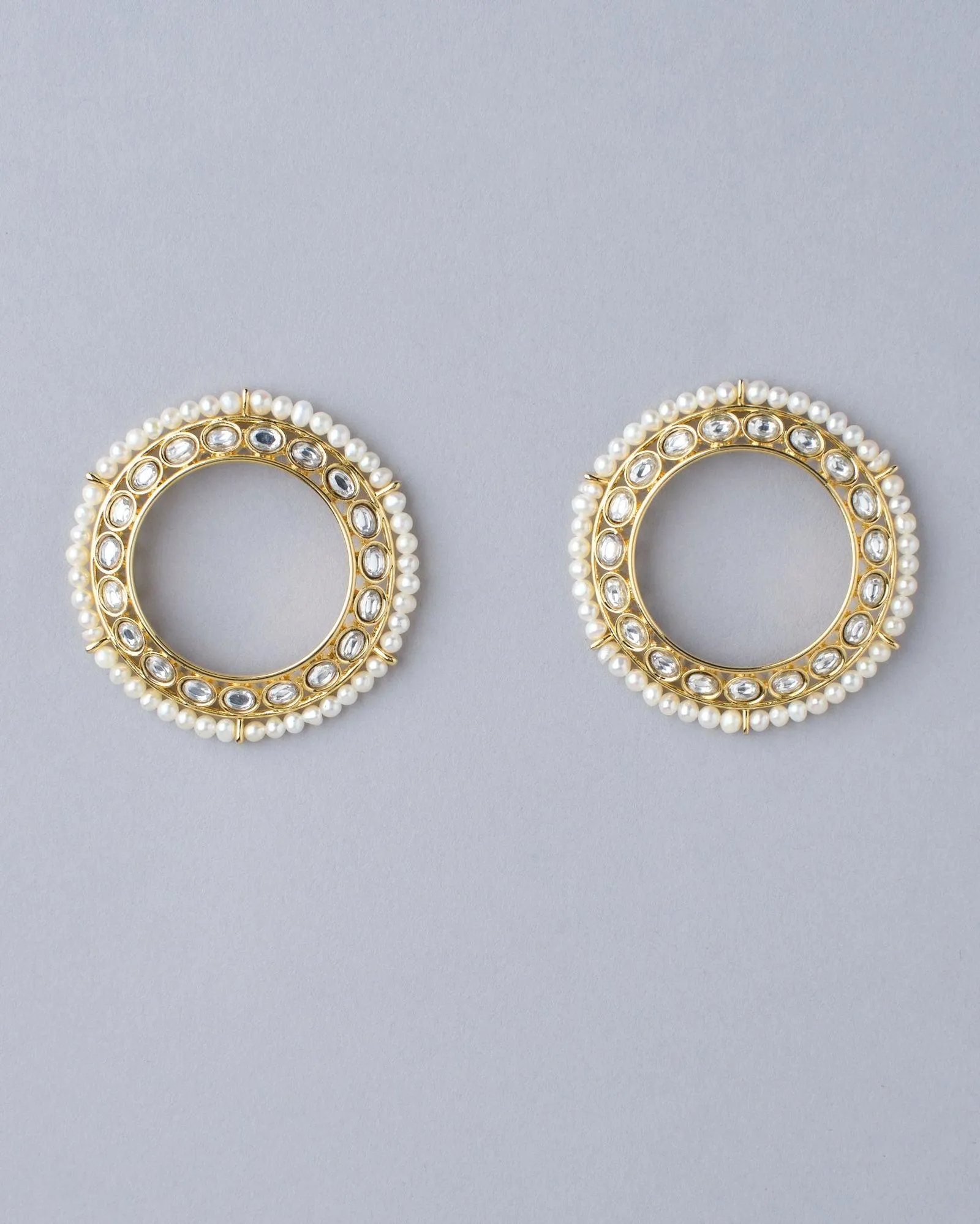 Glamorous Pearly Stud Earrings