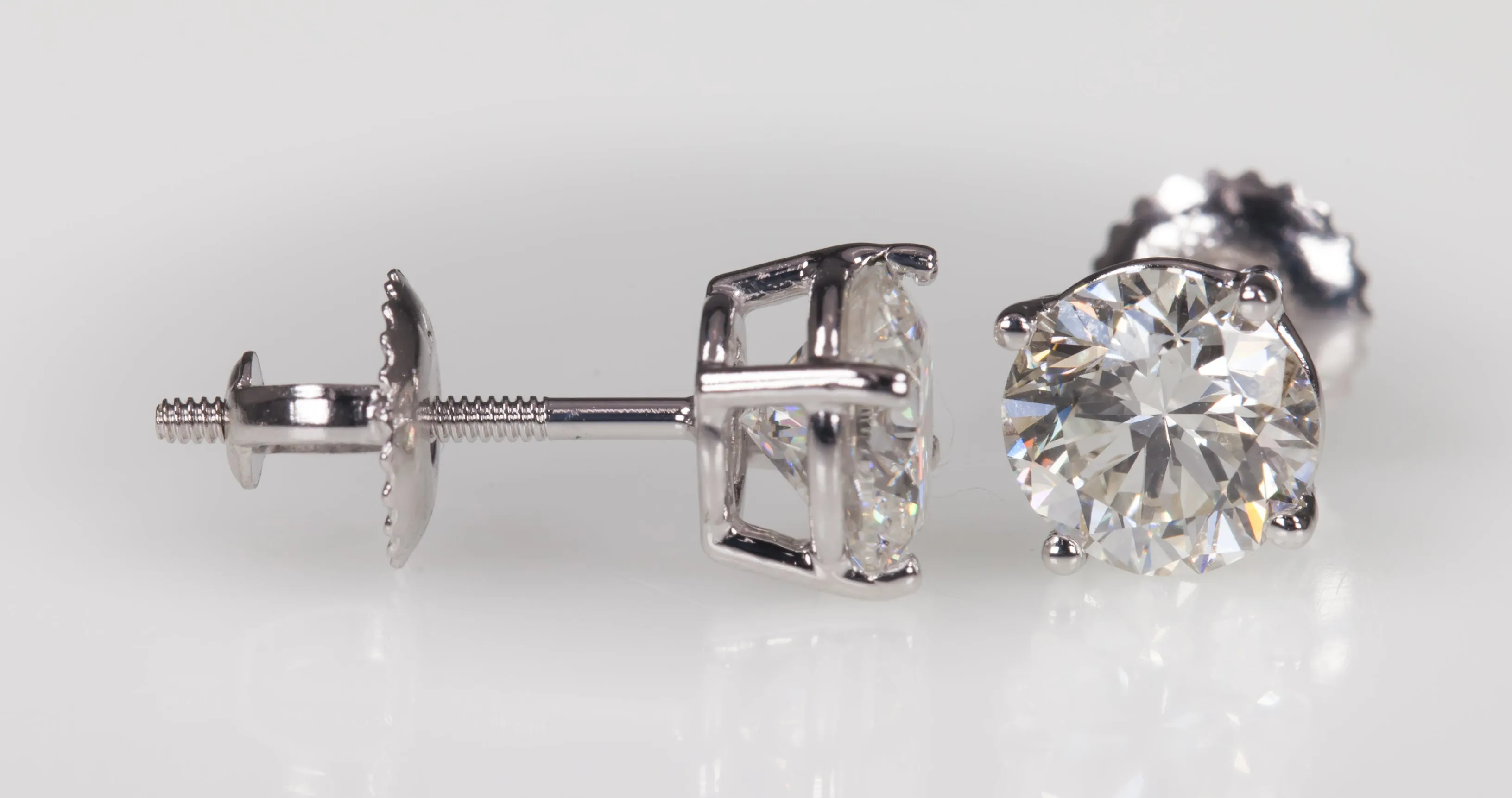 Gorgeous 2.10 Ct Round Diamond Stud Earrings in 14k White Gold H-SI2