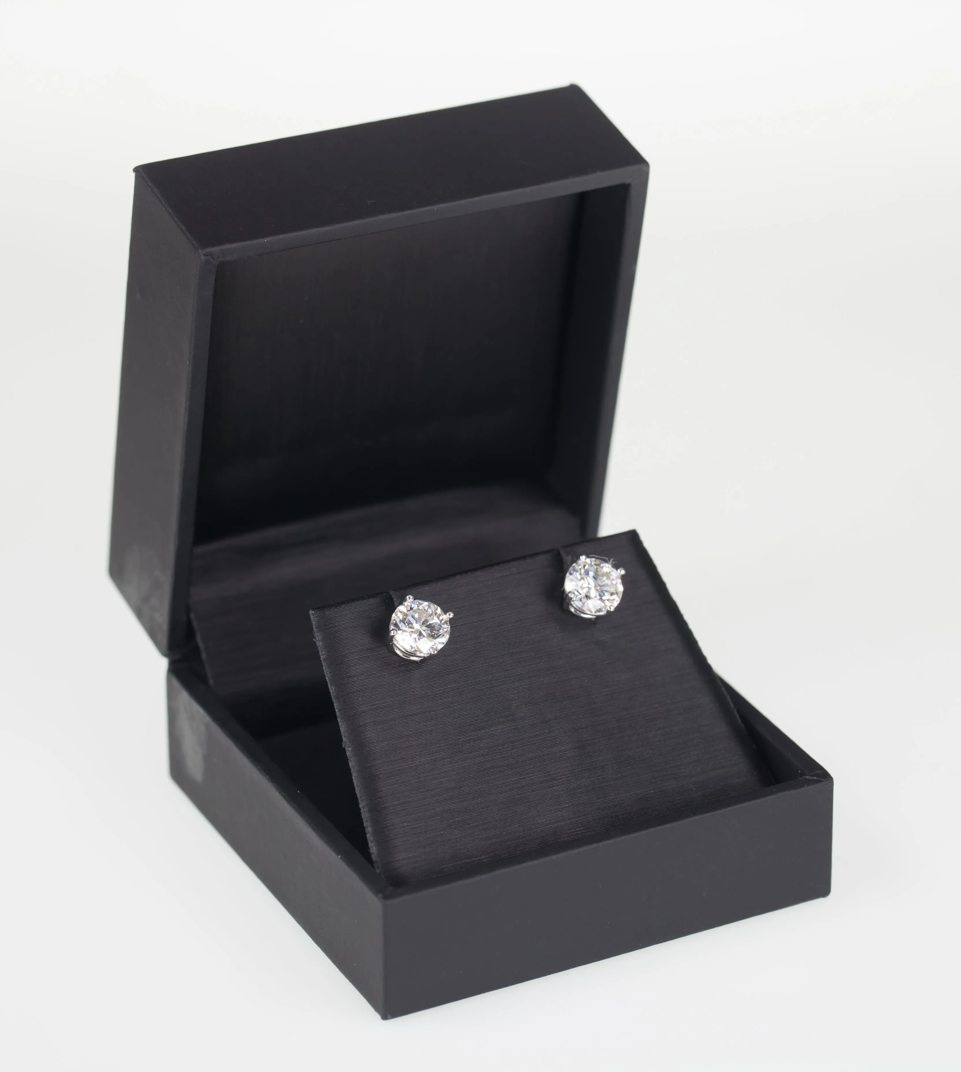 Gorgeous 2.10 Ct Round Diamond Stud Earrings in 14k White Gold H-SI2