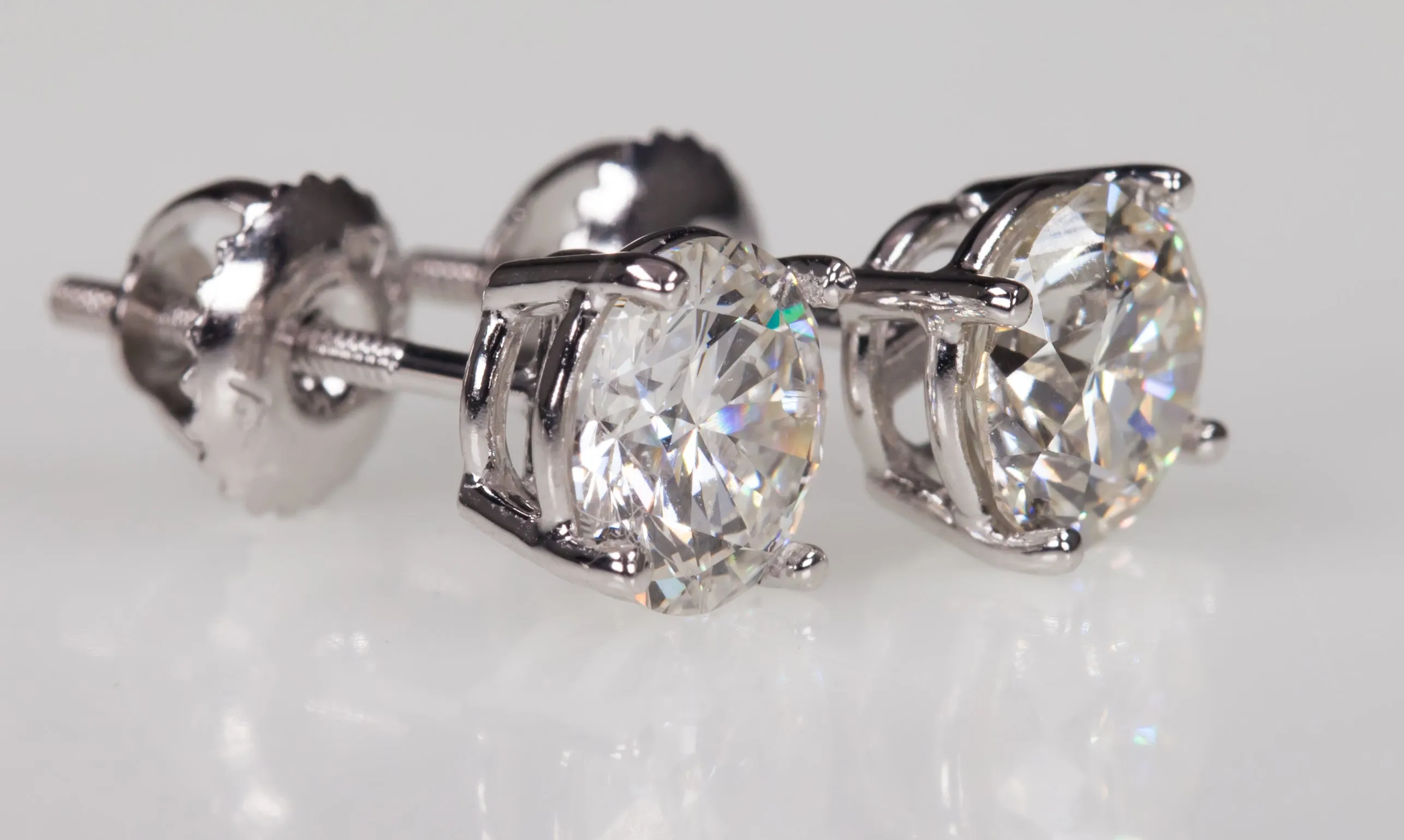 Gorgeous 2.10 Ct Round Diamond Stud Earrings in 14k White Gold H-SI2