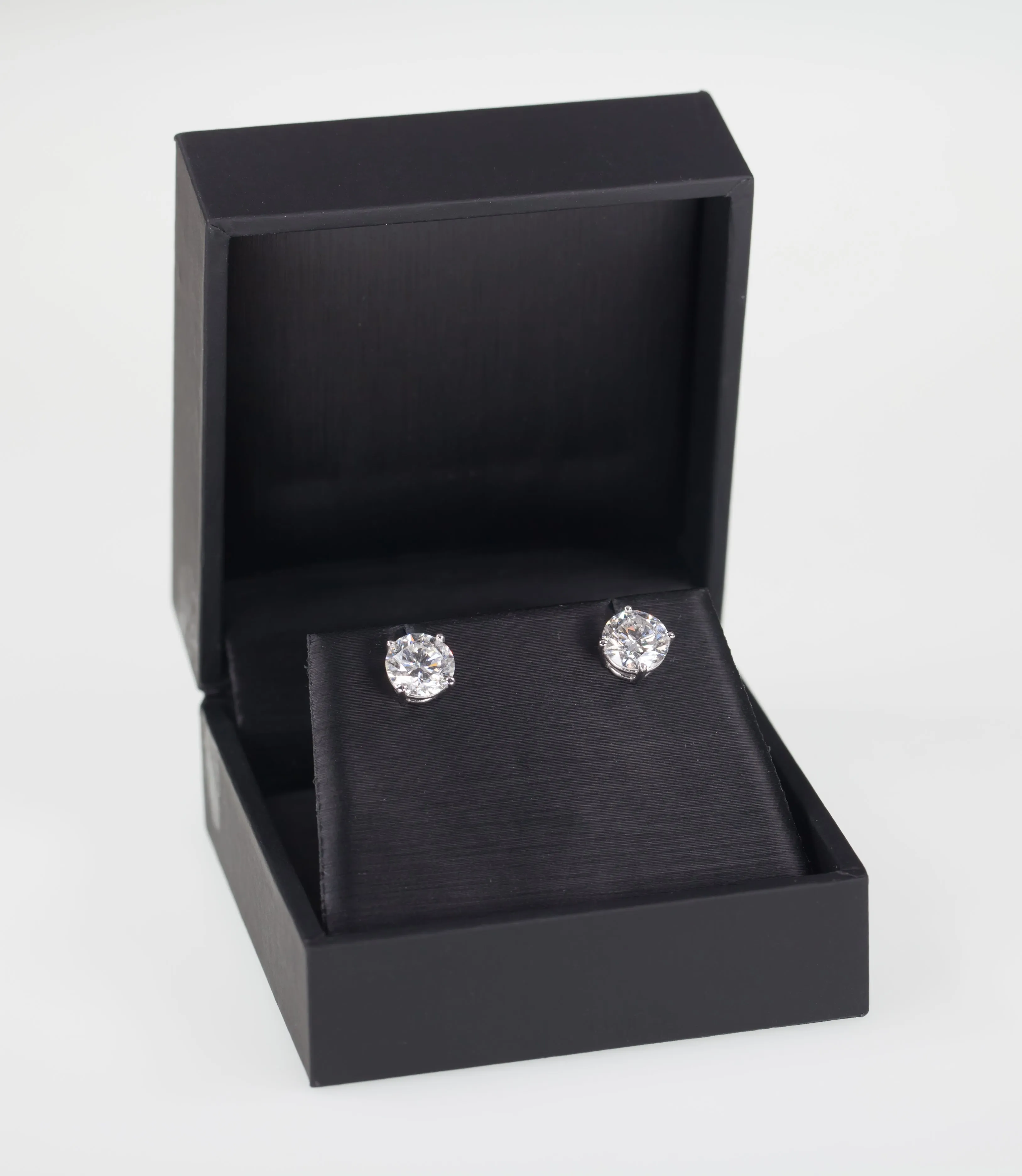 Gorgeous 2.25 Ct Round Diamond Stud Earrings in 14k White Gold H Color SI3