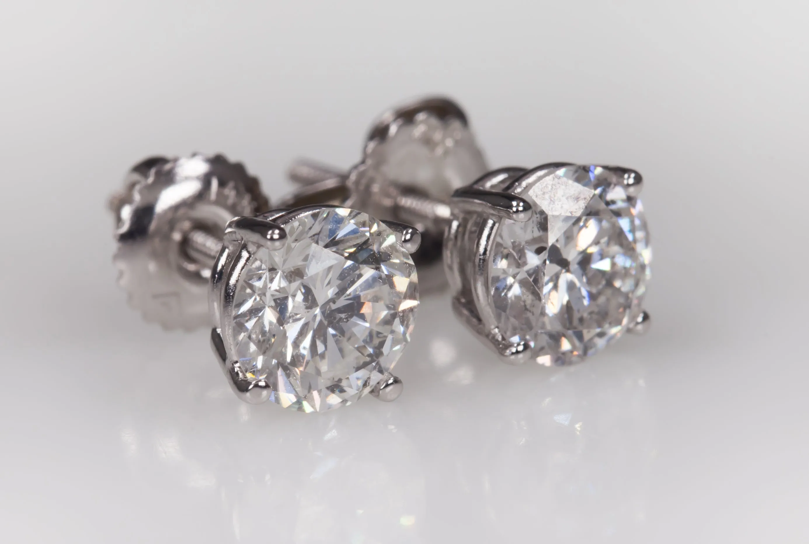 Gorgeous 2.25 Ct Round Diamond Stud Earrings in 14k White Gold H Color SI3