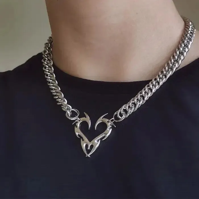Grunge Heart Chain Necklace for a Bold Fashion Statement