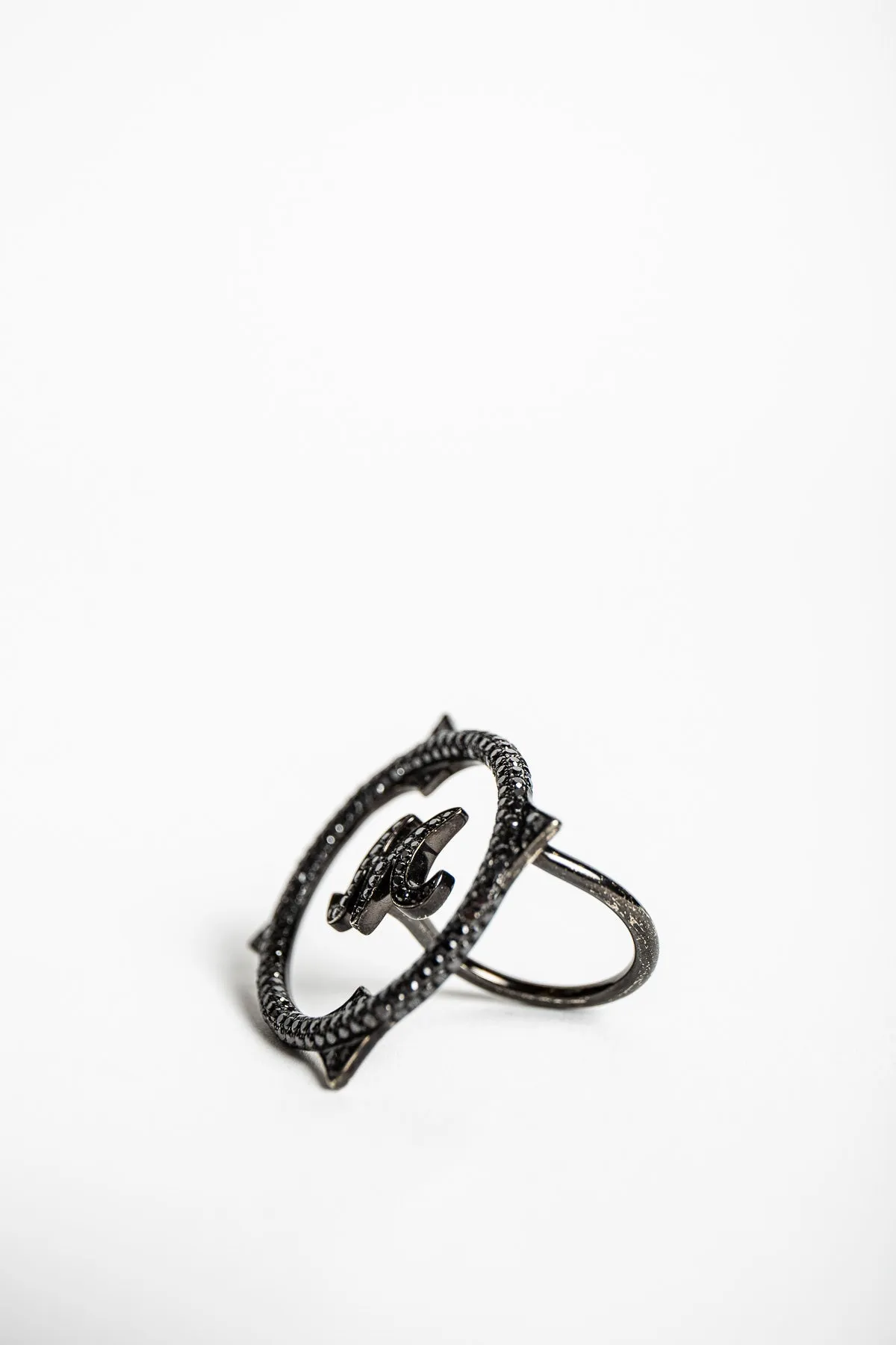 LOREE RODKIN | 14K WHITE GOLD DIAMOND LETTER M RING