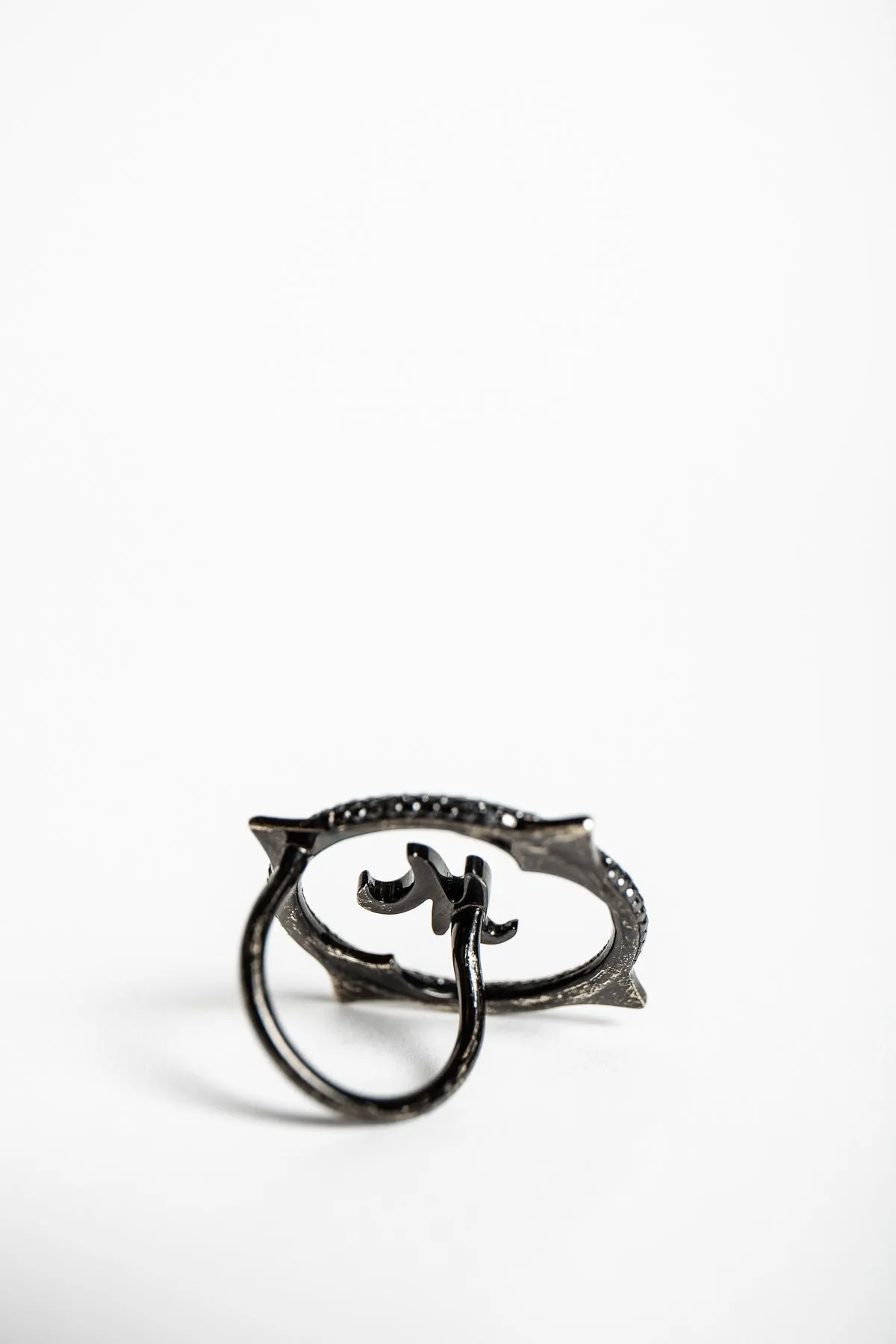 LOREE RODKIN | 14K WHITE GOLD DIAMOND LETTER M RING