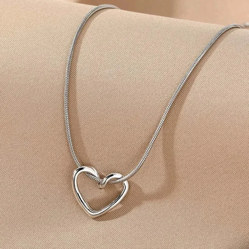 Love Heart Silver Necklace For Women Elegant Fashion Punk Party Pendant Chain Birthday Gift Sweet Accessories Charm Jewelry