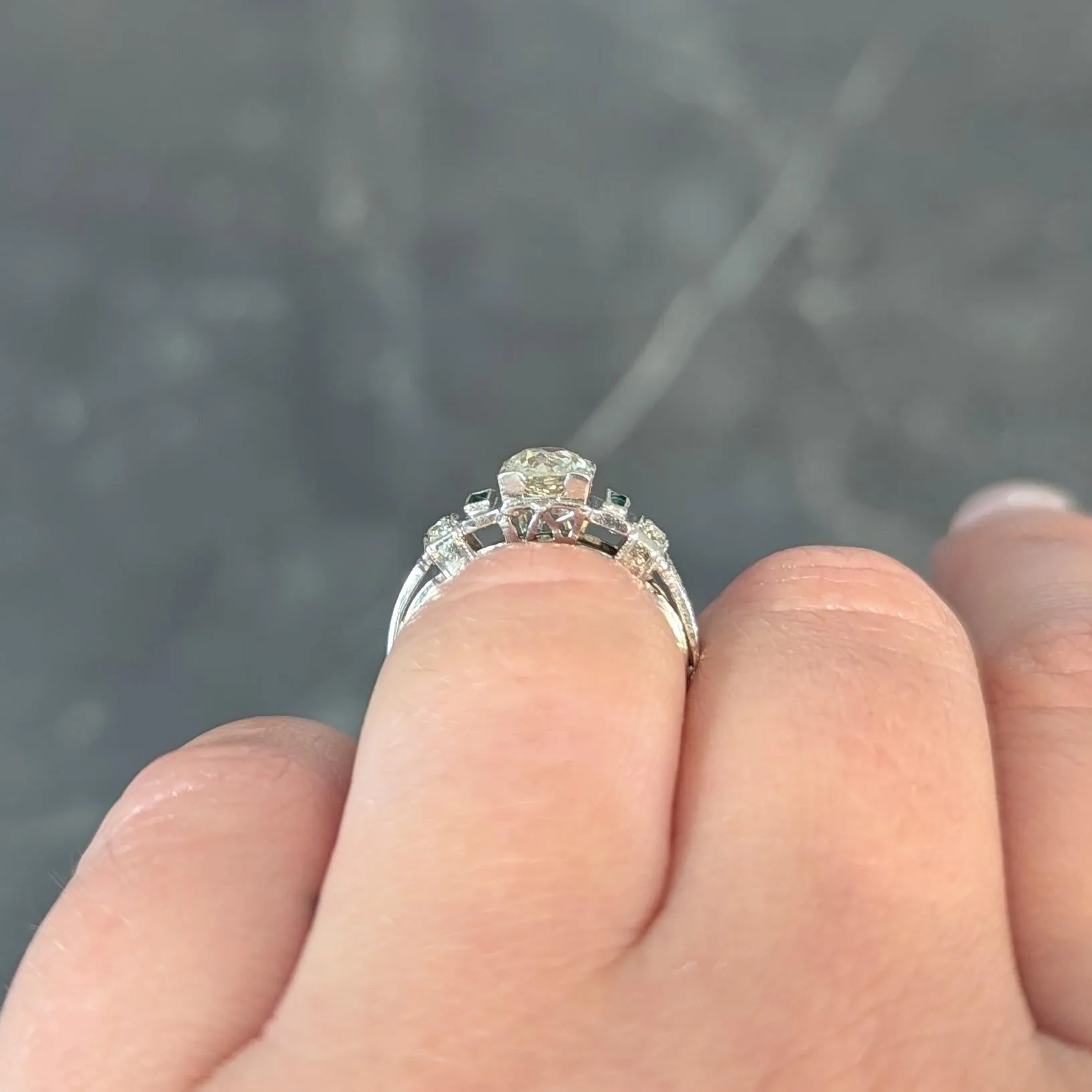 Mid-Century Old European Diamond Emerald 18 Karat White Gold Vintage Stepped Engagement Ring