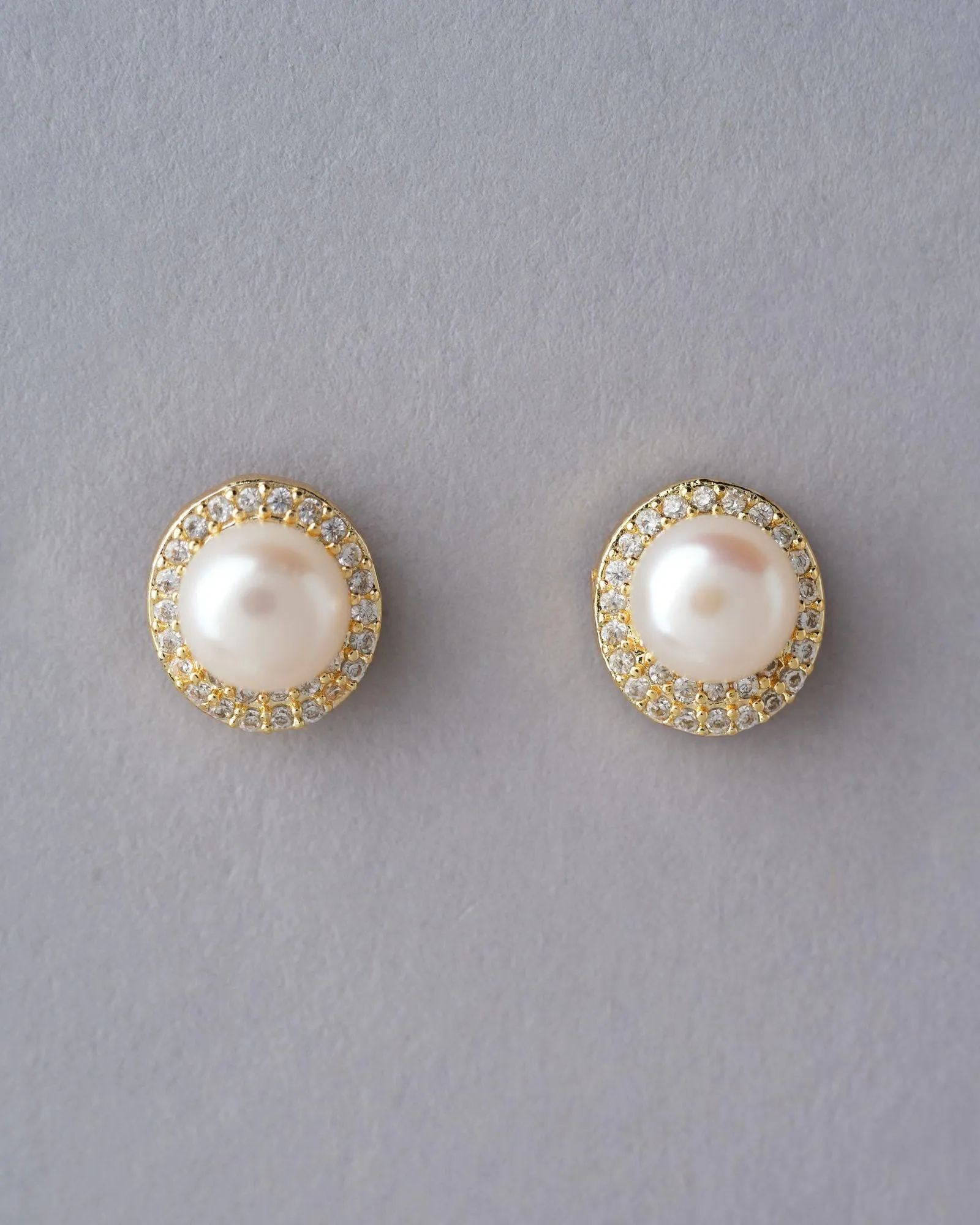 Oval Pearl Stud Earring