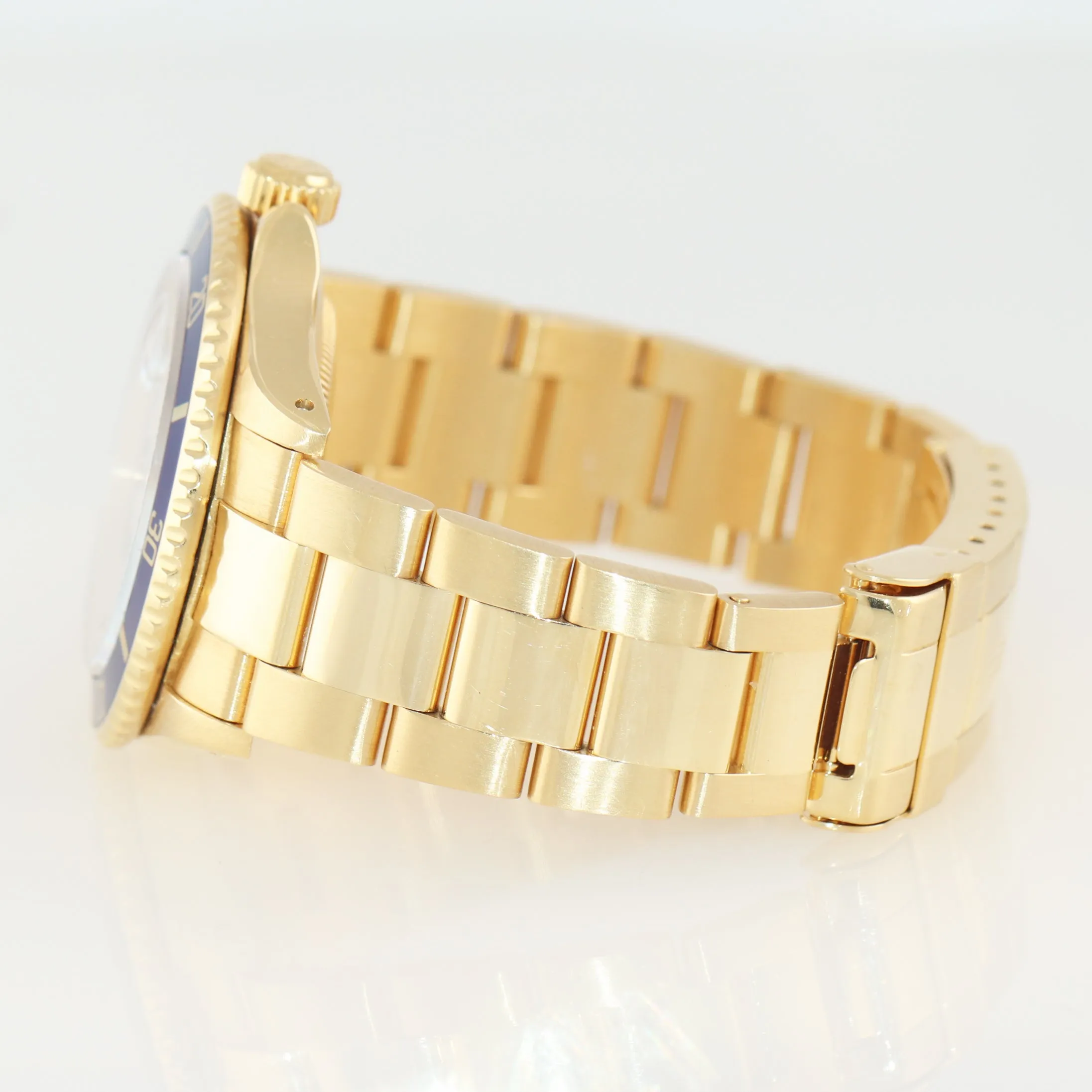 Rolex 16618 Submariner 18K Yellow Gold Blue Dial Oyster 40mm Watch 116618