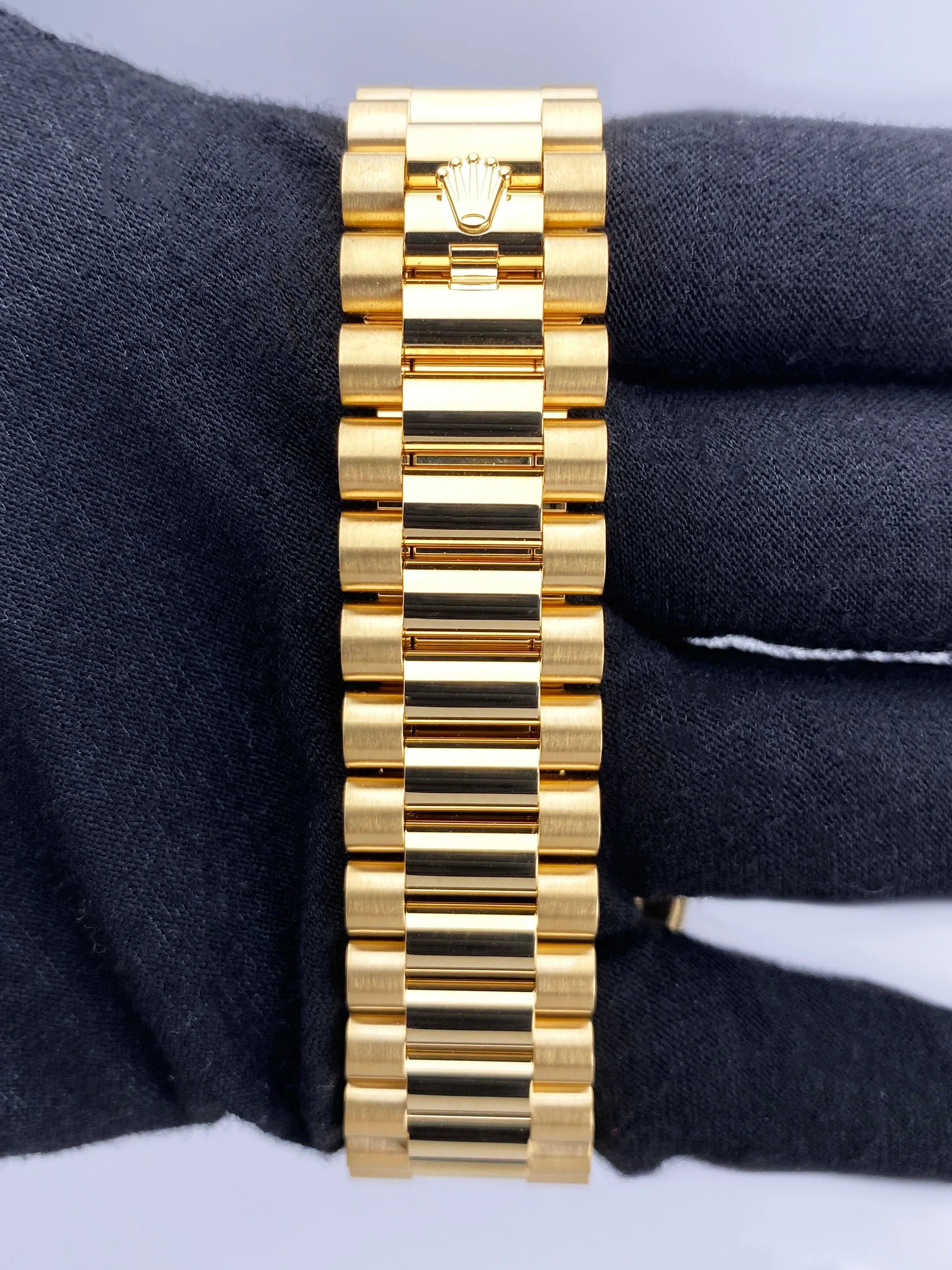 Rolex Day-Date 228238 Green Dial 18K Yellow Gold Mens Watch Box Papers