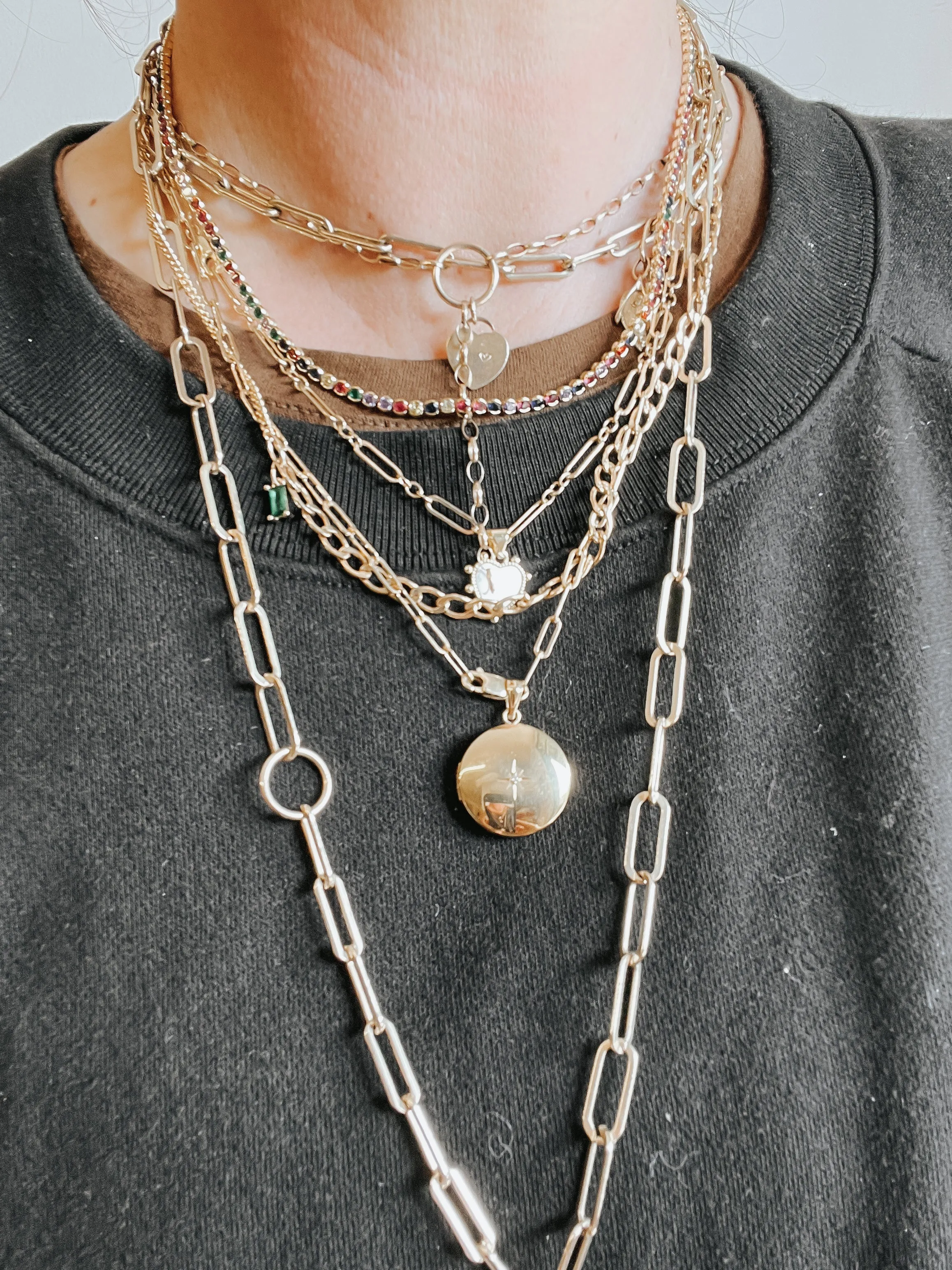 ROUND LOCKET