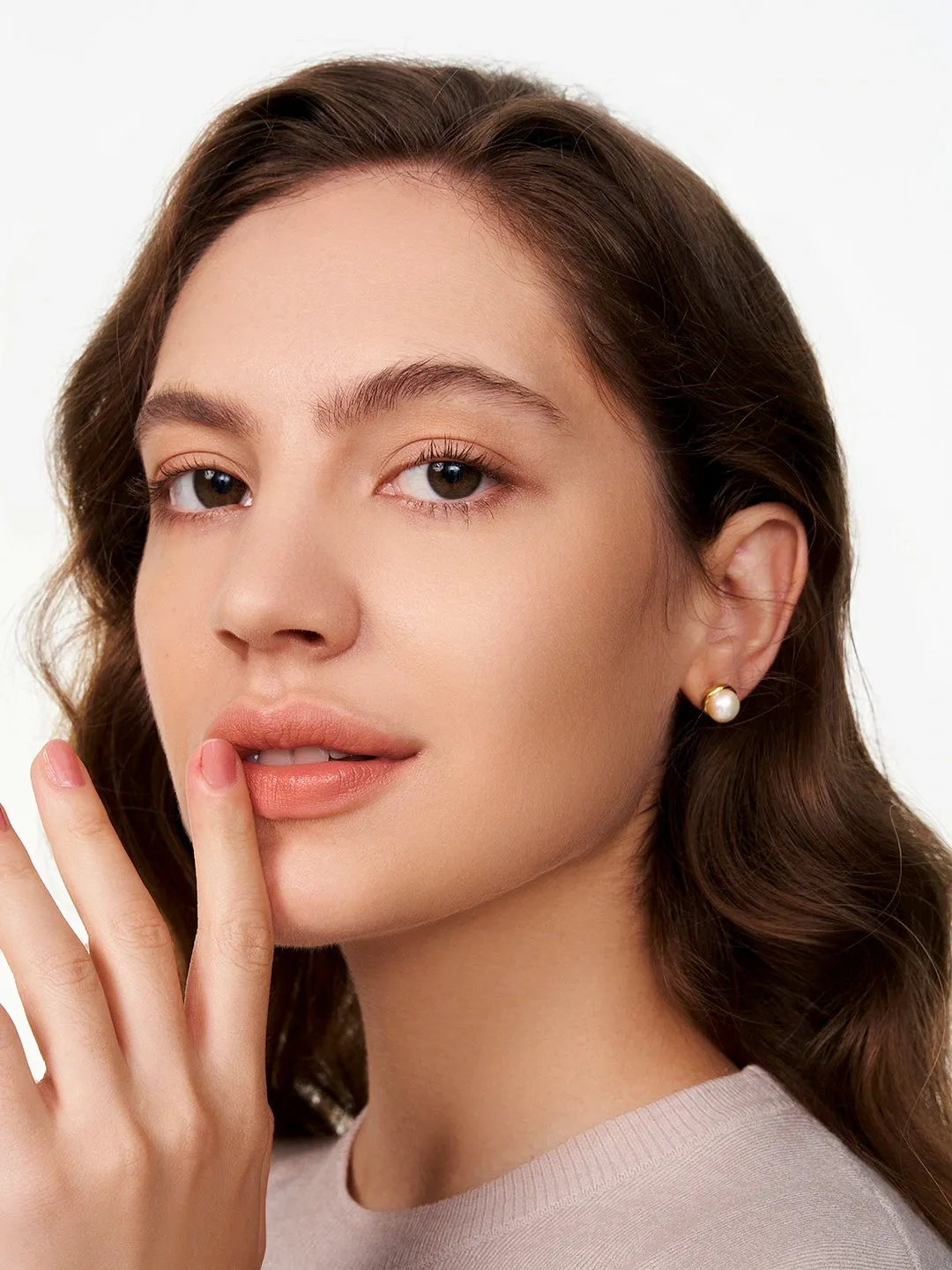 Round Pearl Studs