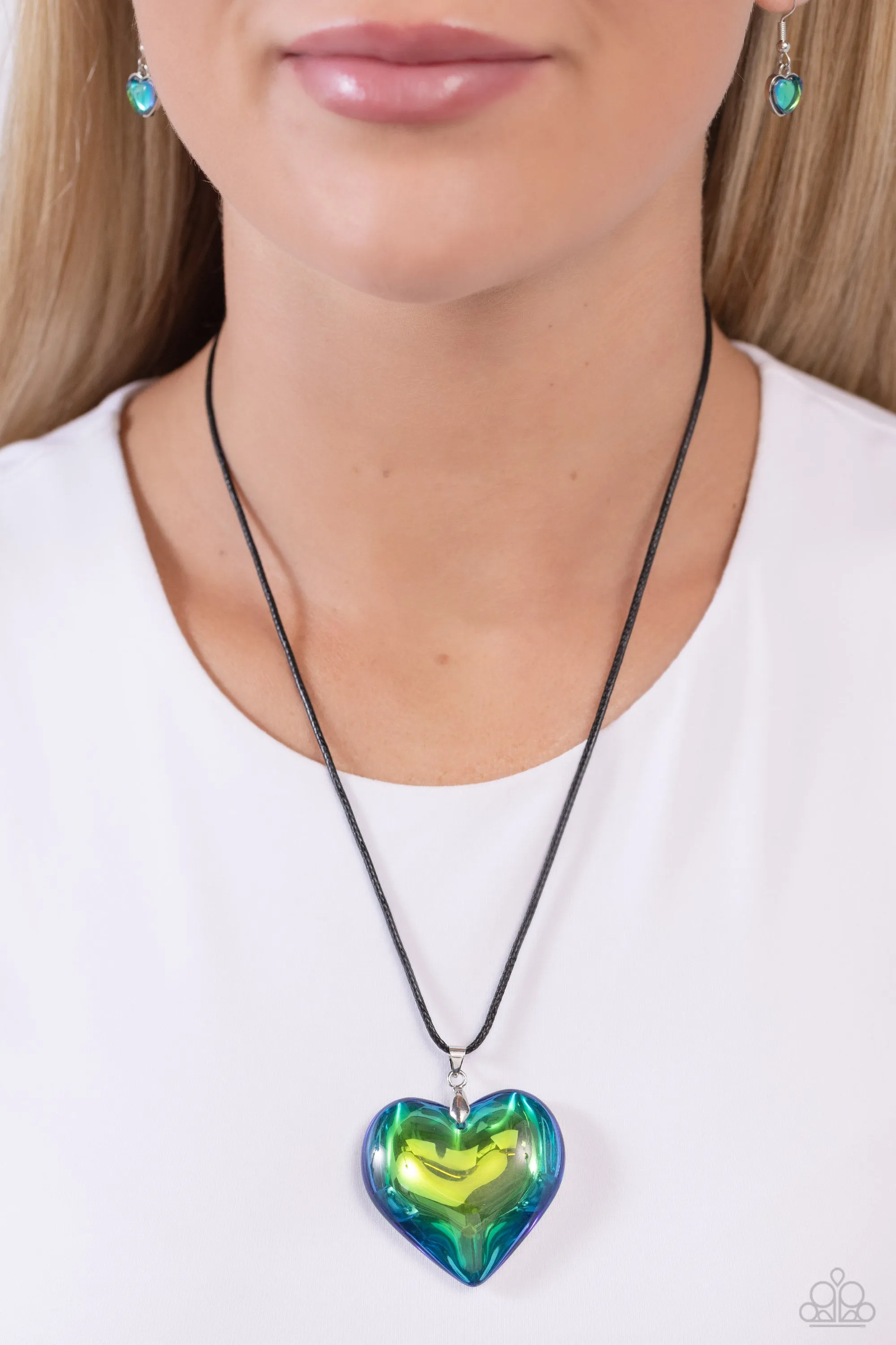 Seize the Simplicity - Green - Oversized UV Heart Paparazzi Short Necklace