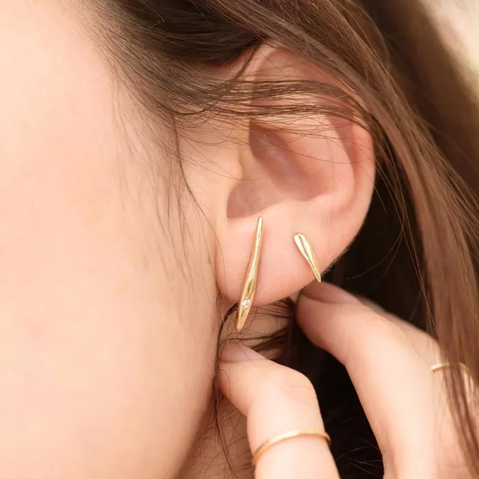 small wavy stud