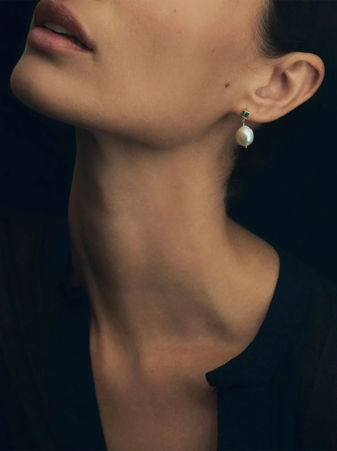 Temple of the Sun - Lulu Pearl Earrings - Gold