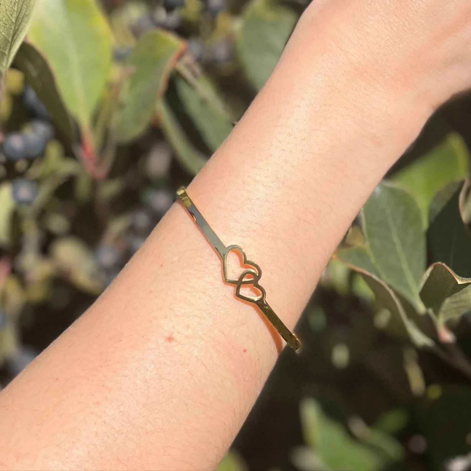 The Love Between A Mother And Daughter Knows No Distance - Heart Bracelet