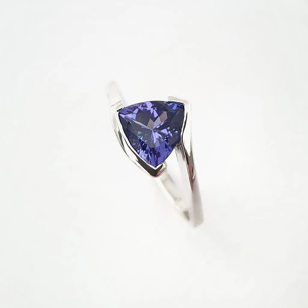 Trilliant Cut Tanzanite with Twisted White Gold Band