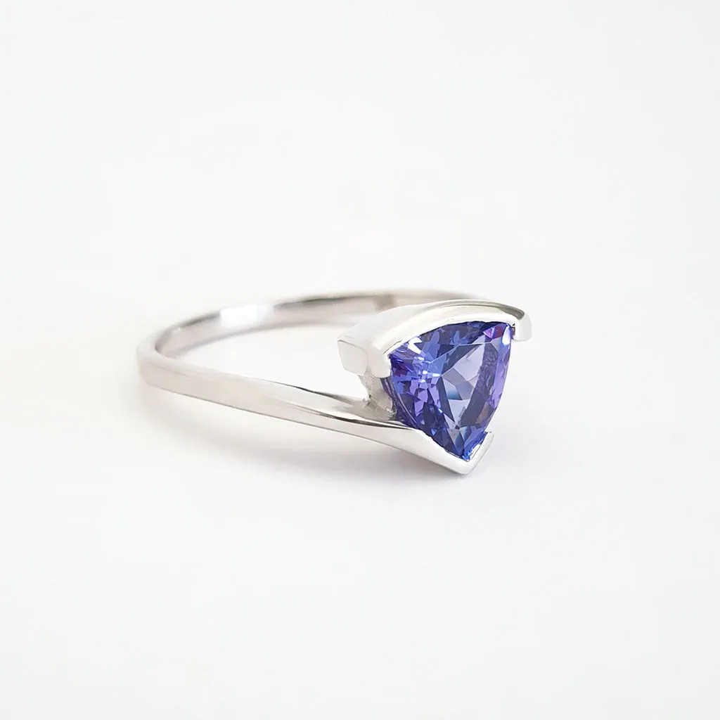 Trilliant Cut Tanzanite with Twisted White Gold Band