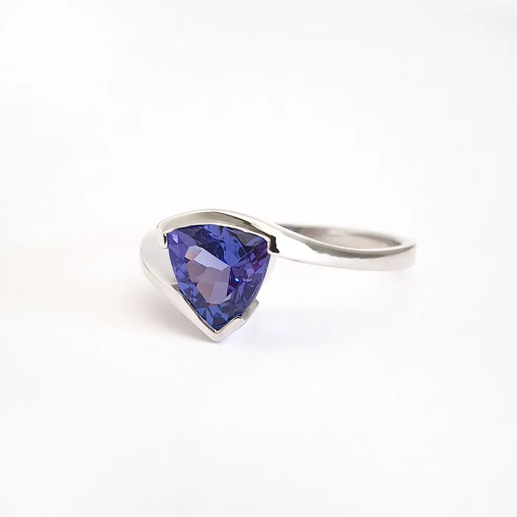 Trilliant Cut Tanzanite with Twisted White Gold Band