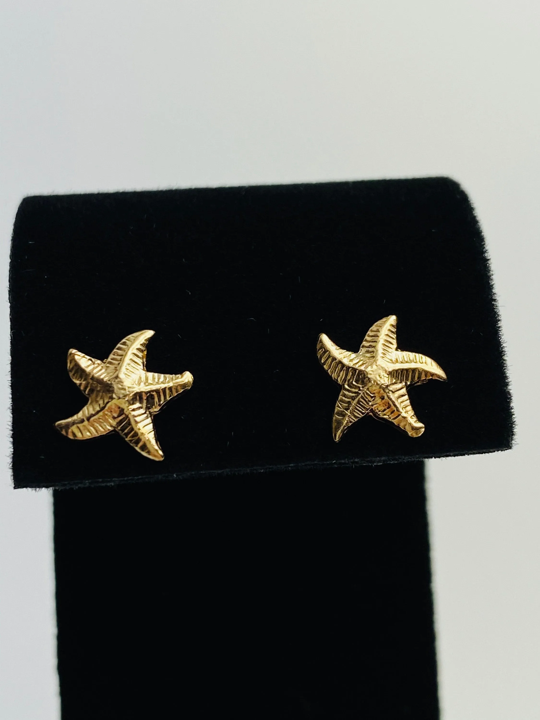 Wavy textured (14KGF) Starfish Stud Earrings 1.65 X 9.74mm, sku# 789-4